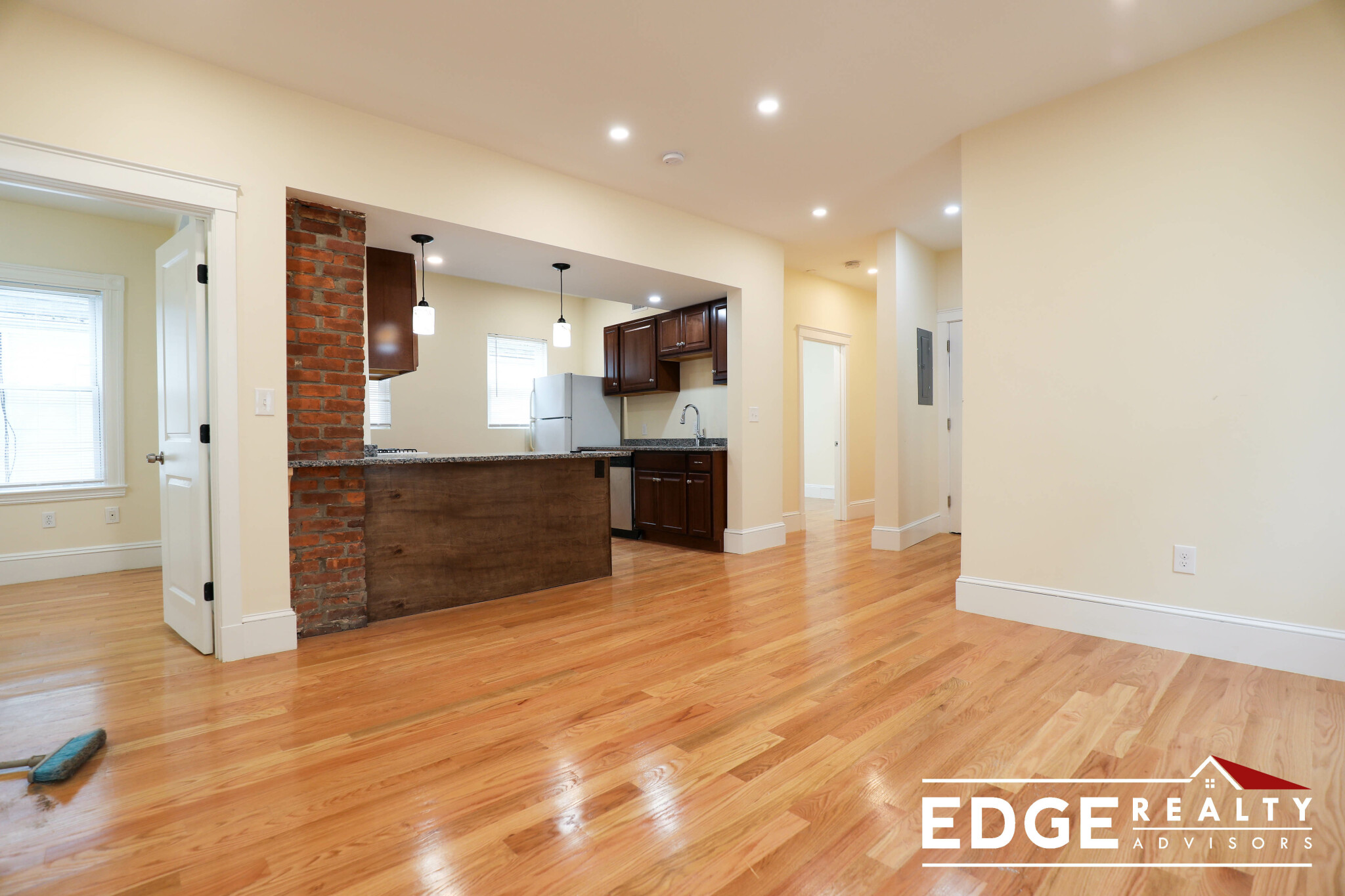 36 Brackett St, Oak Square