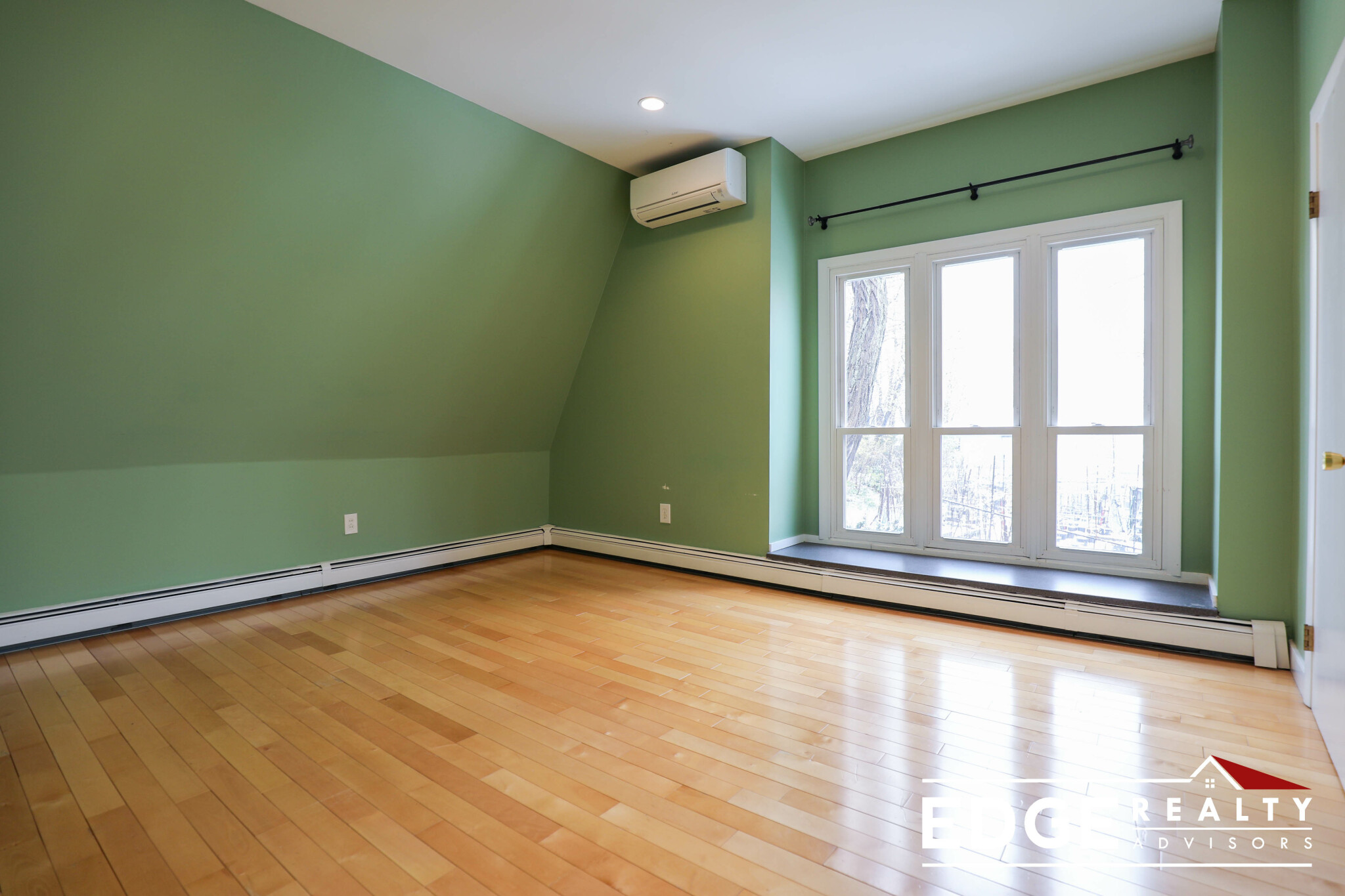 119 Whites Ave, East Watertown