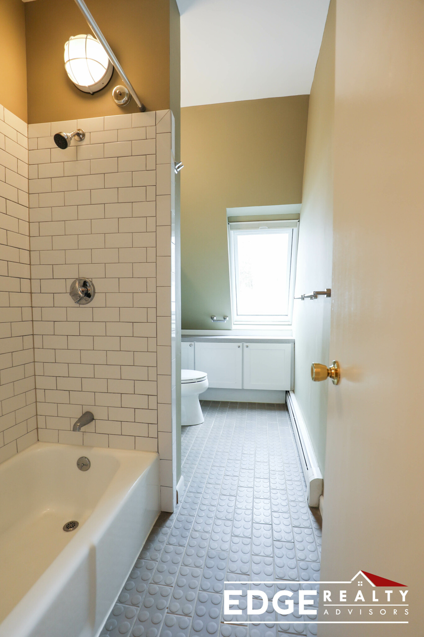 119 Whites Ave, East Watertown