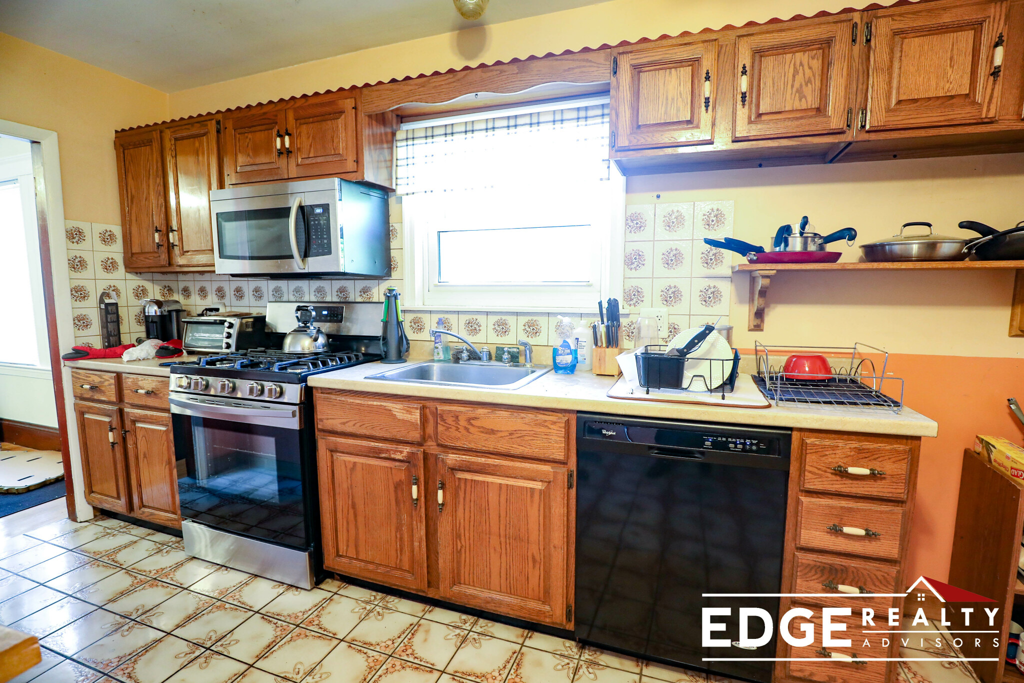4 bed, 1 bath apartment for rent at 55 Vernon St, Waltham — photo 4 of 12