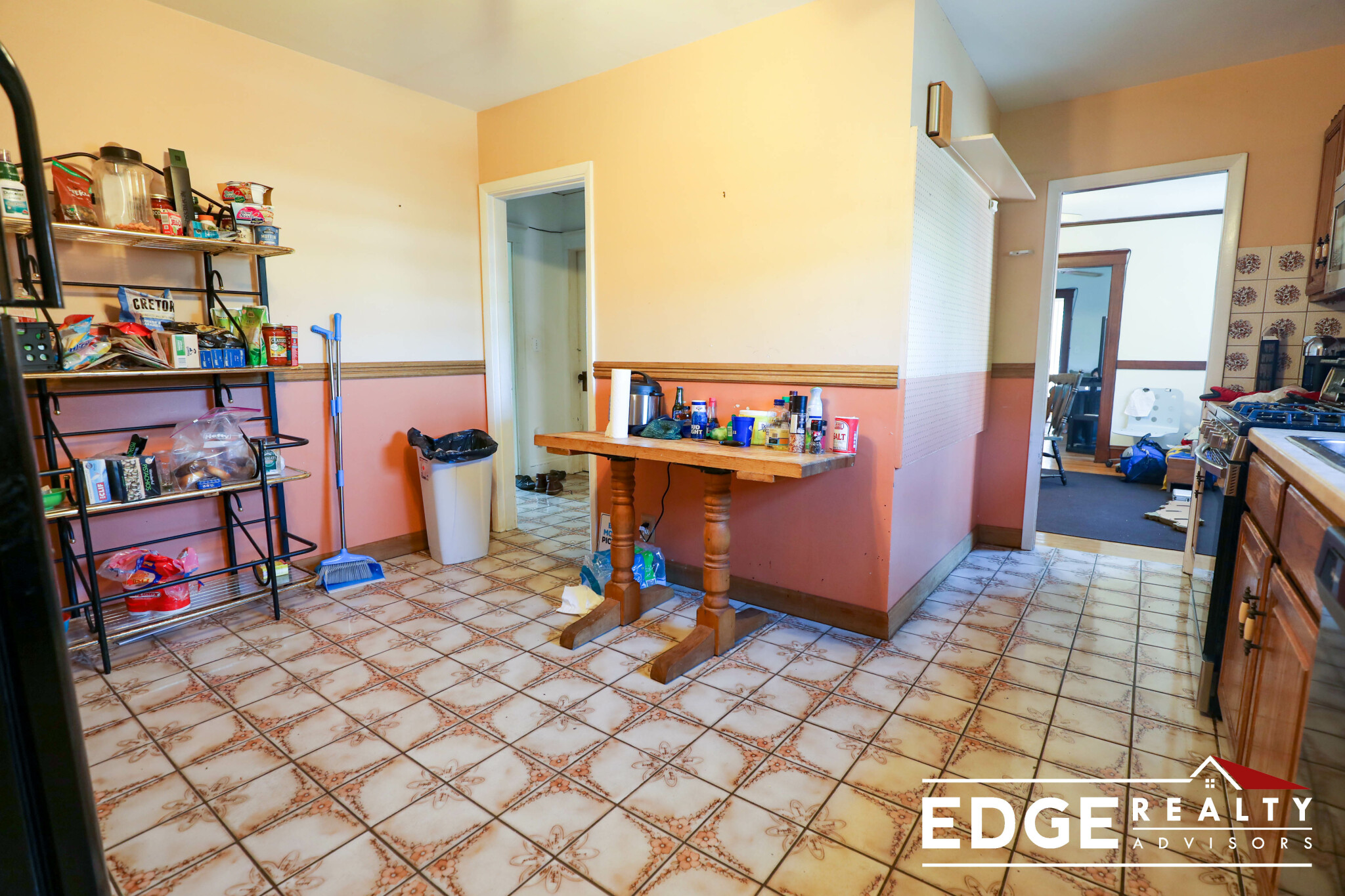4 bed, 1 bath apartment for rent at 55 Vernon St, Waltham — photo 3 of 12