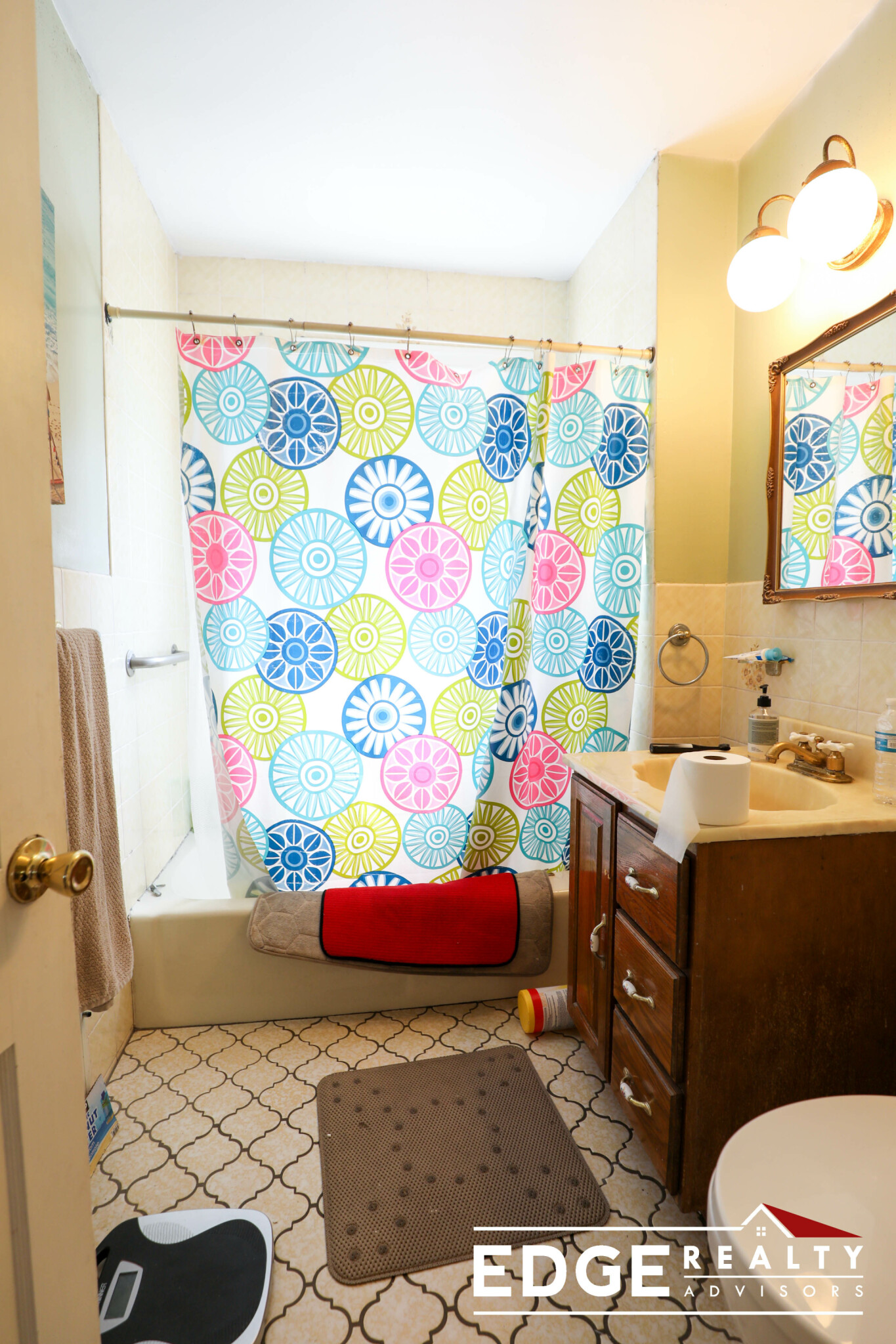 4 bed, 1 bath apartment for rent at 55 Vernon St, Waltham — photo 8 of 12