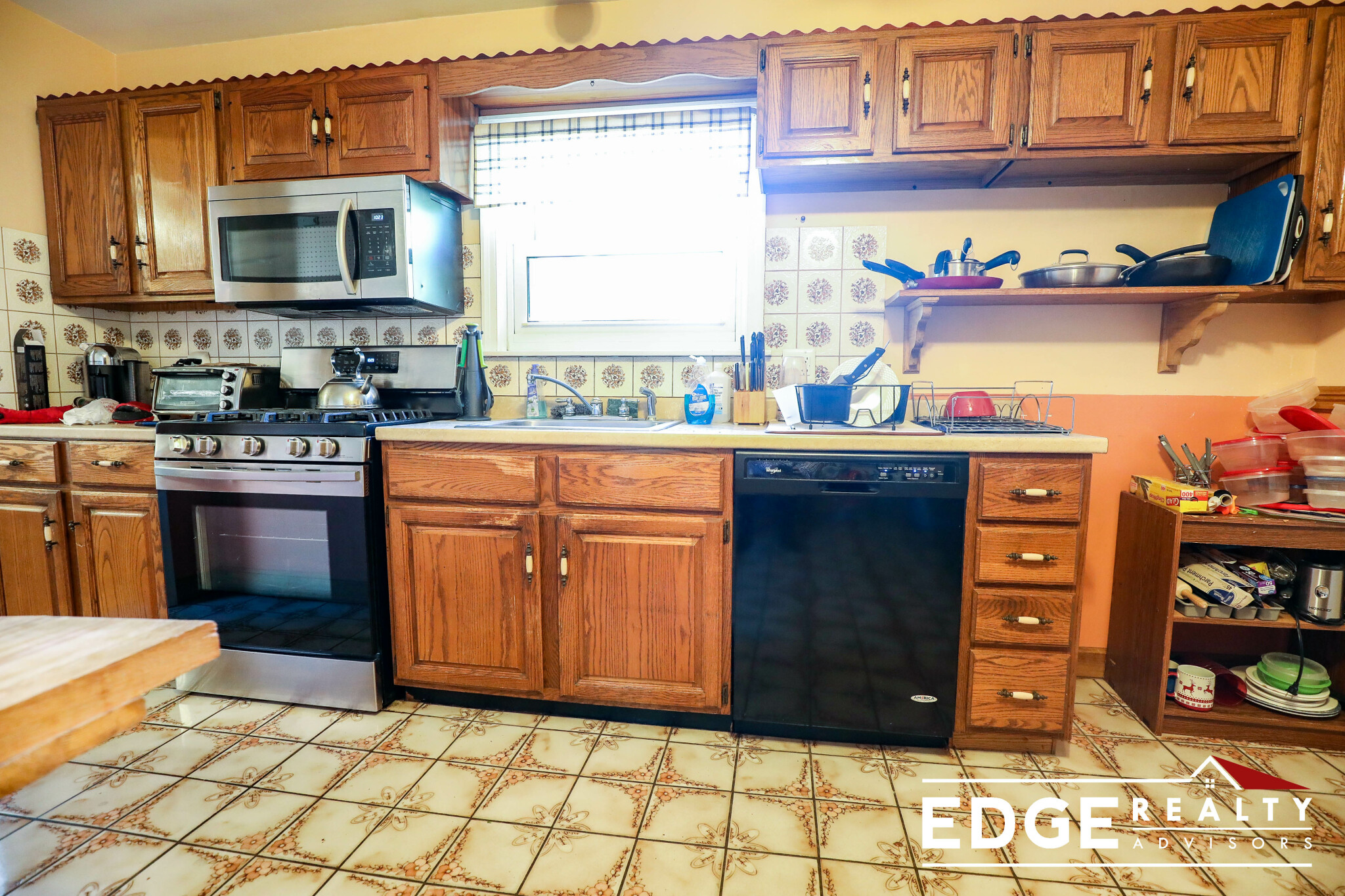 4 bed, 1 bath apartment for rent at 55 Vernon St, Waltham — photo 2 of 12