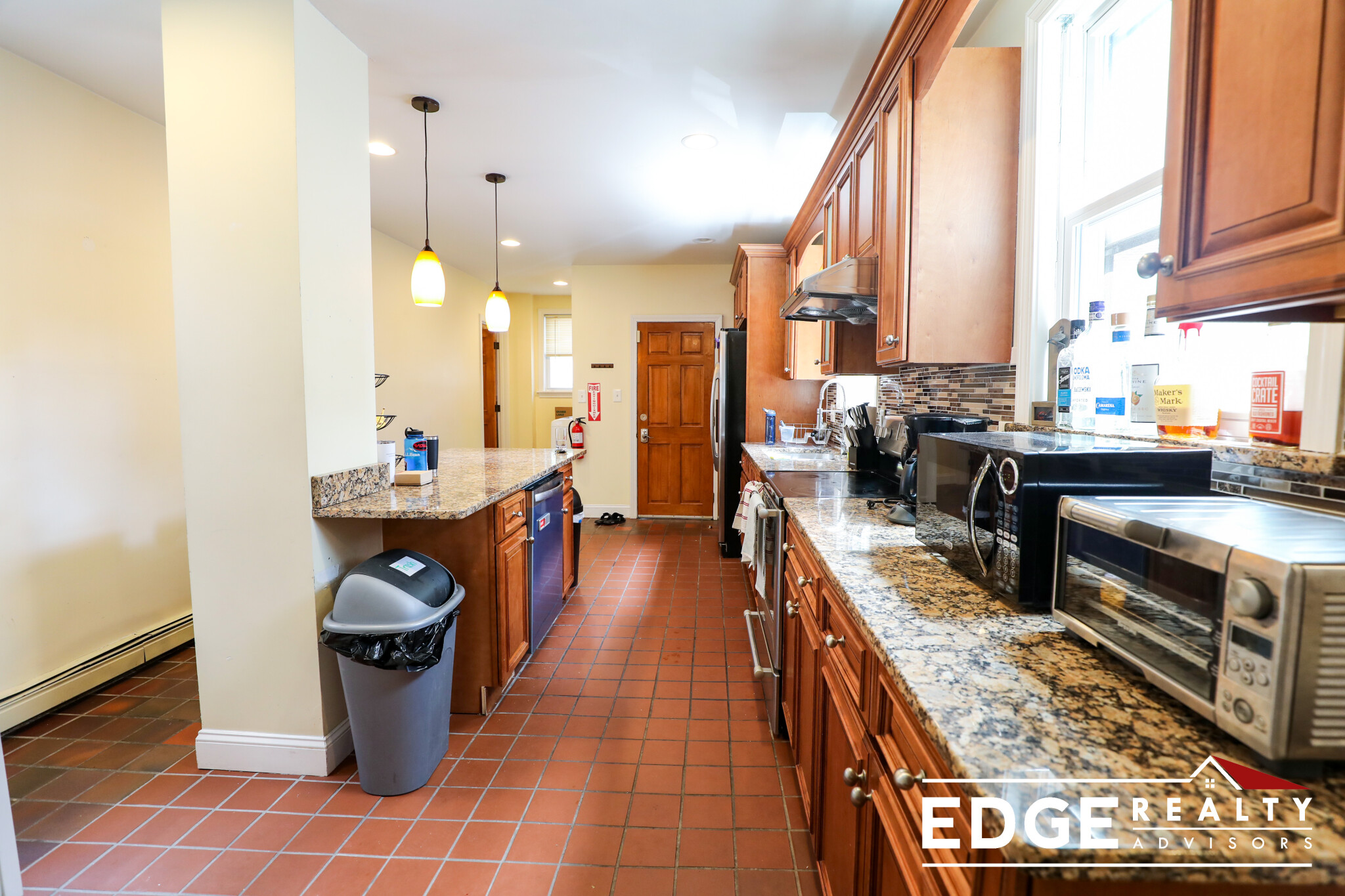 5 bed, 2 bath apartment for rent at 1524 Commonwealth Ave Unit 1, Brighton — photo 5 of 16