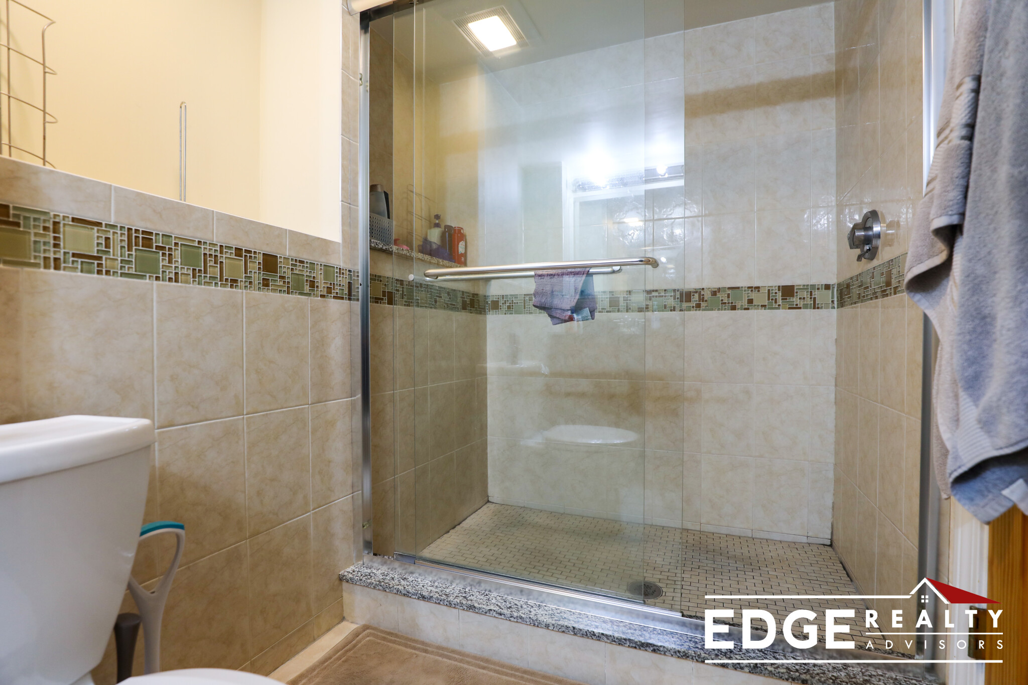 5 bed, 2 bath apartment for rent at 1524 Commonwealth Ave Unit 1, Brighton — photo 15 of 16