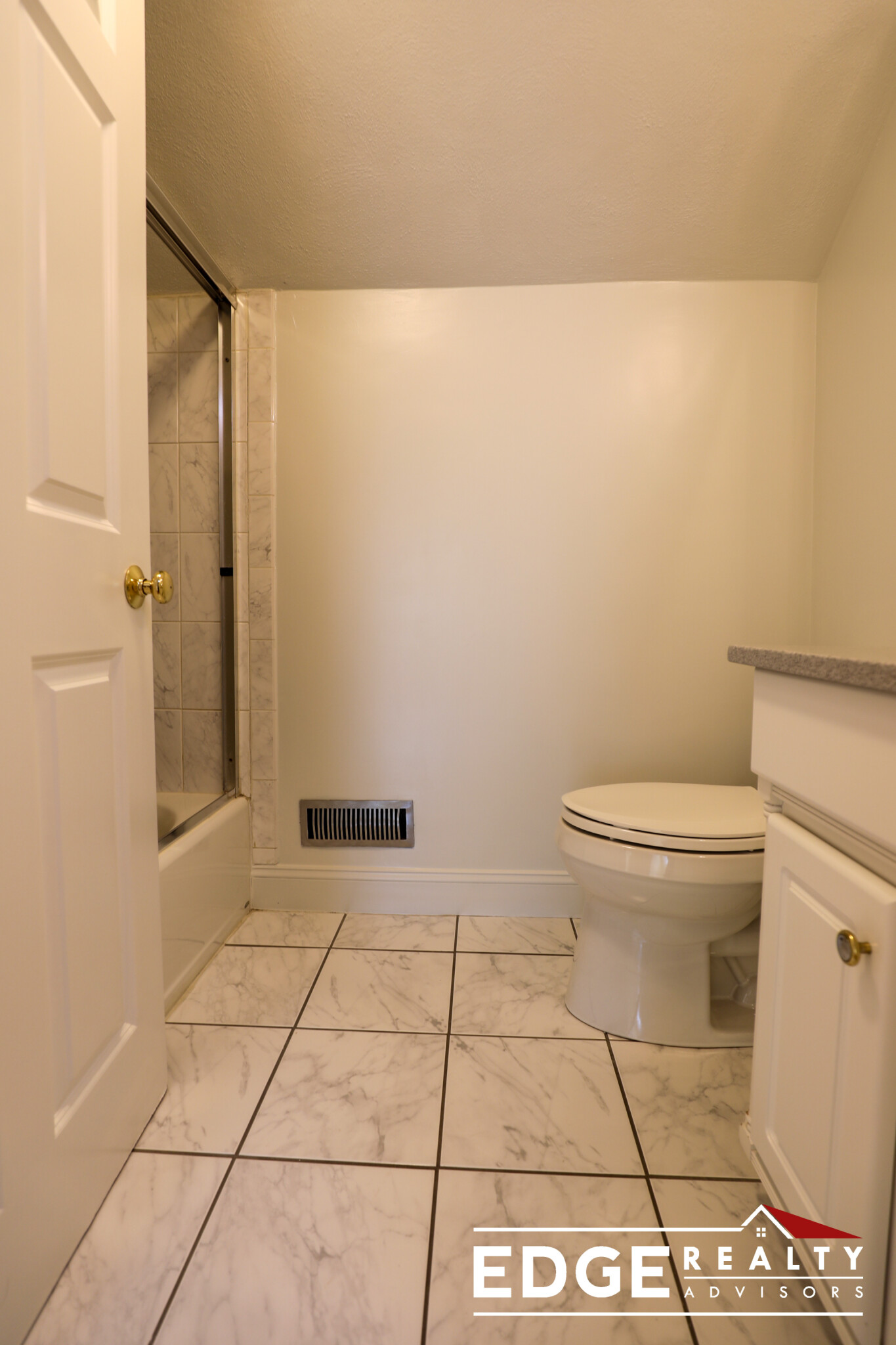 3 bed, 2.5 bath apartment for rent at 121 Nonantum St Unit 1A, Brighton — photo 15 of 18