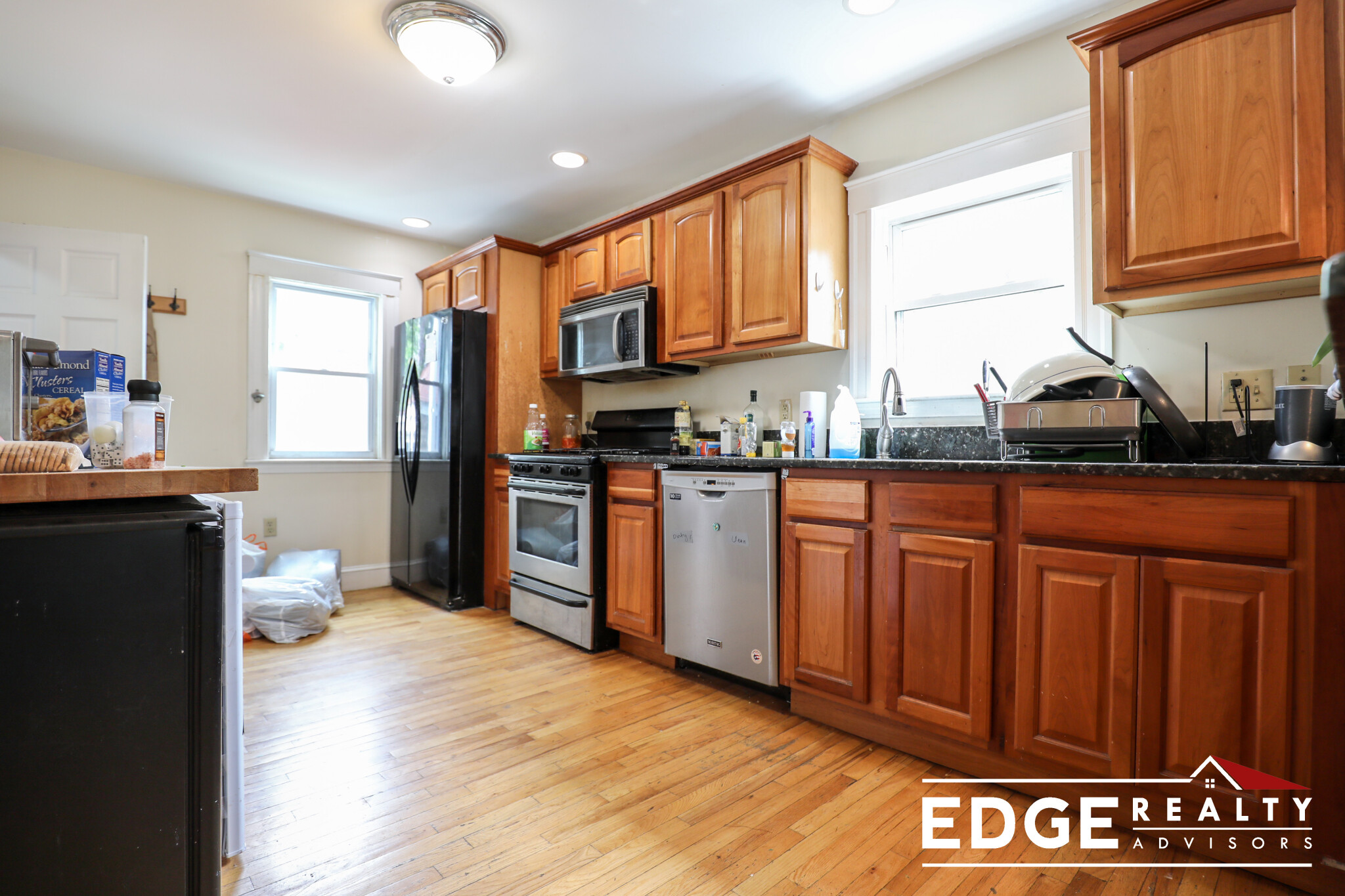 3 bed, 1 bath apartment for rent at 1 Granite St, Cambridgeport — photo 1 of 10