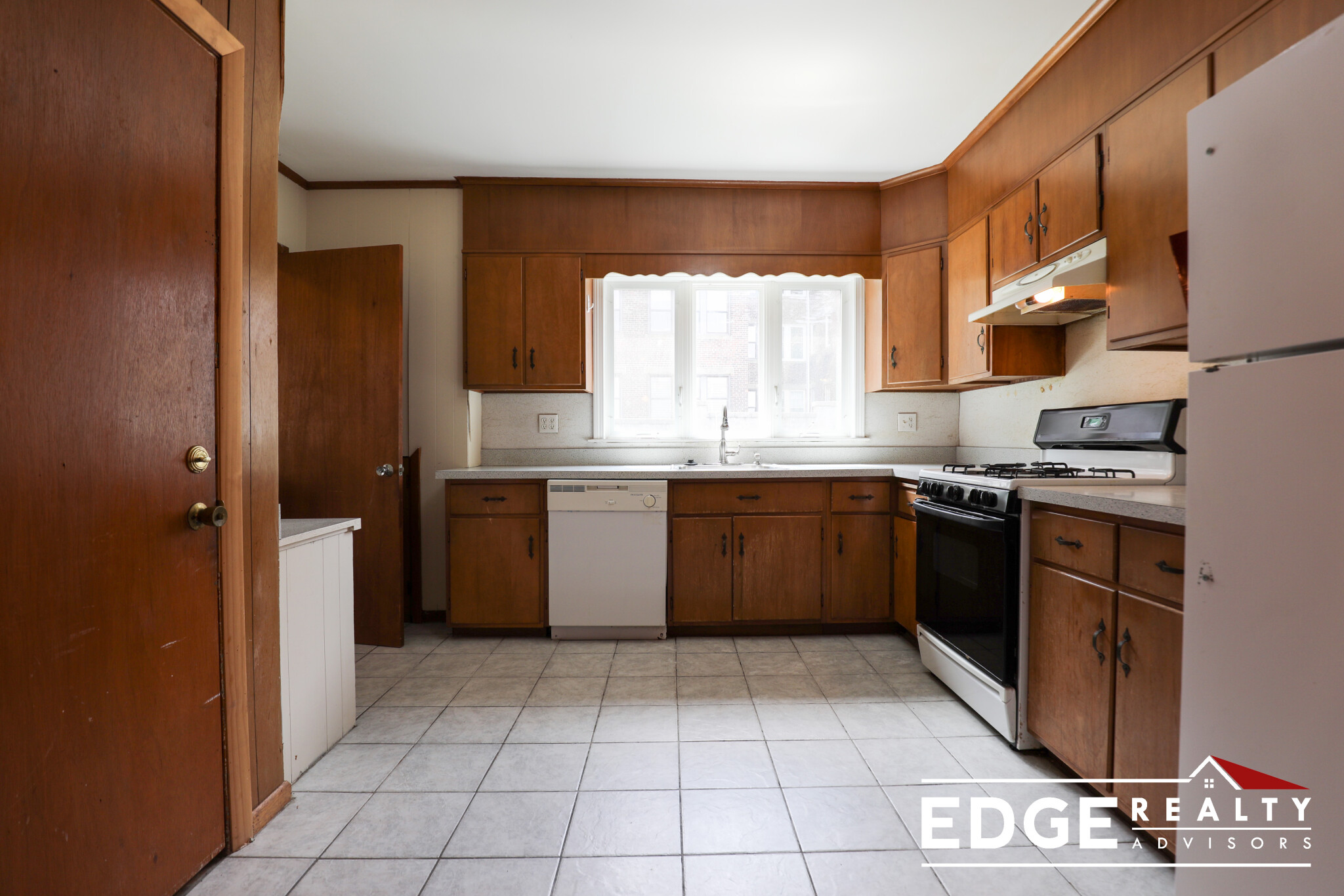 3 bed, 1.5 bath apartment for rent at 292 Foster St Unit 2, Brighton — photo 5 of 14