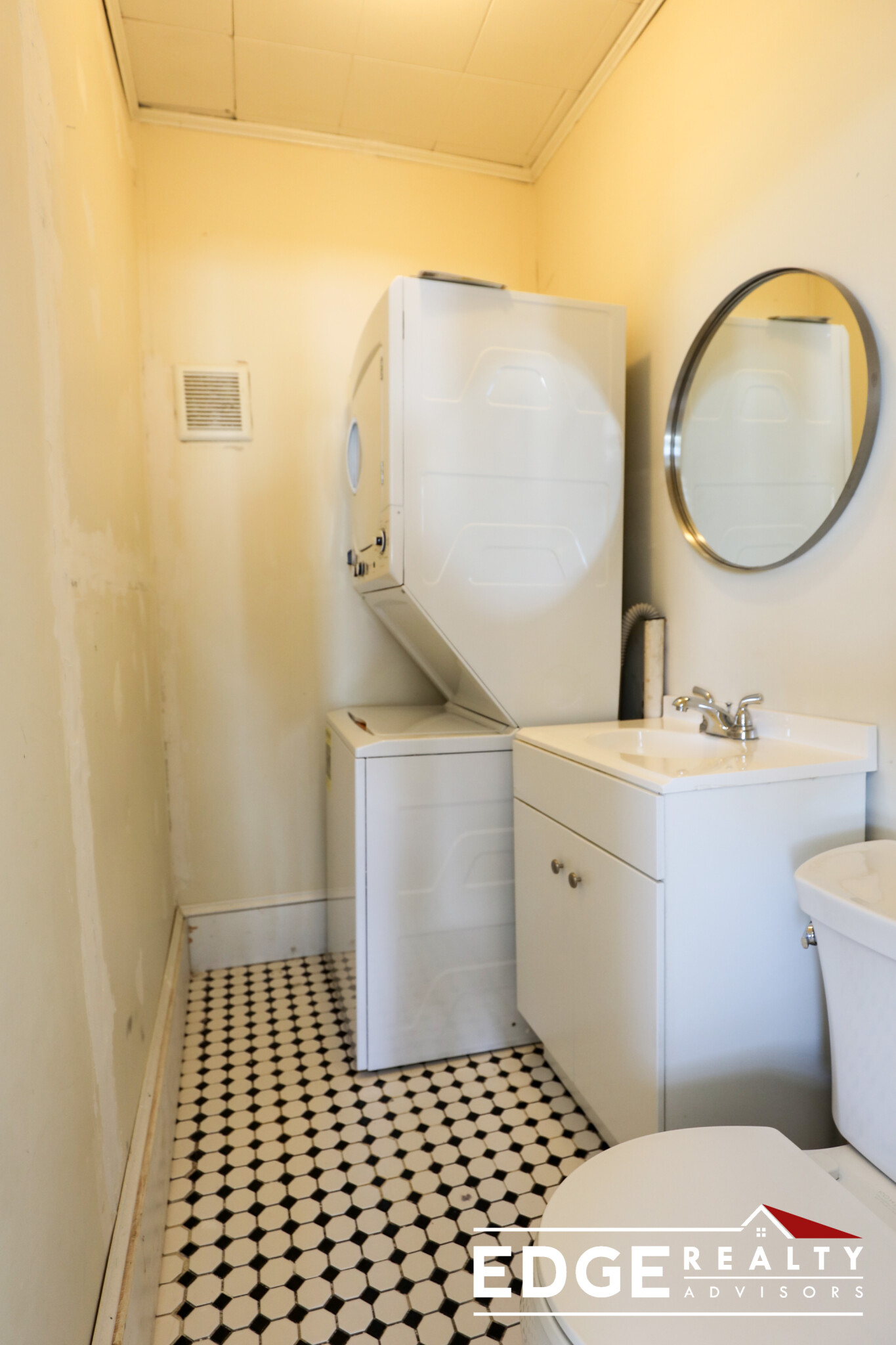 3 bed, 1.5 bath apartment for rent at 55 Leicester St Unit 1, Brighton — photo 7 of 11