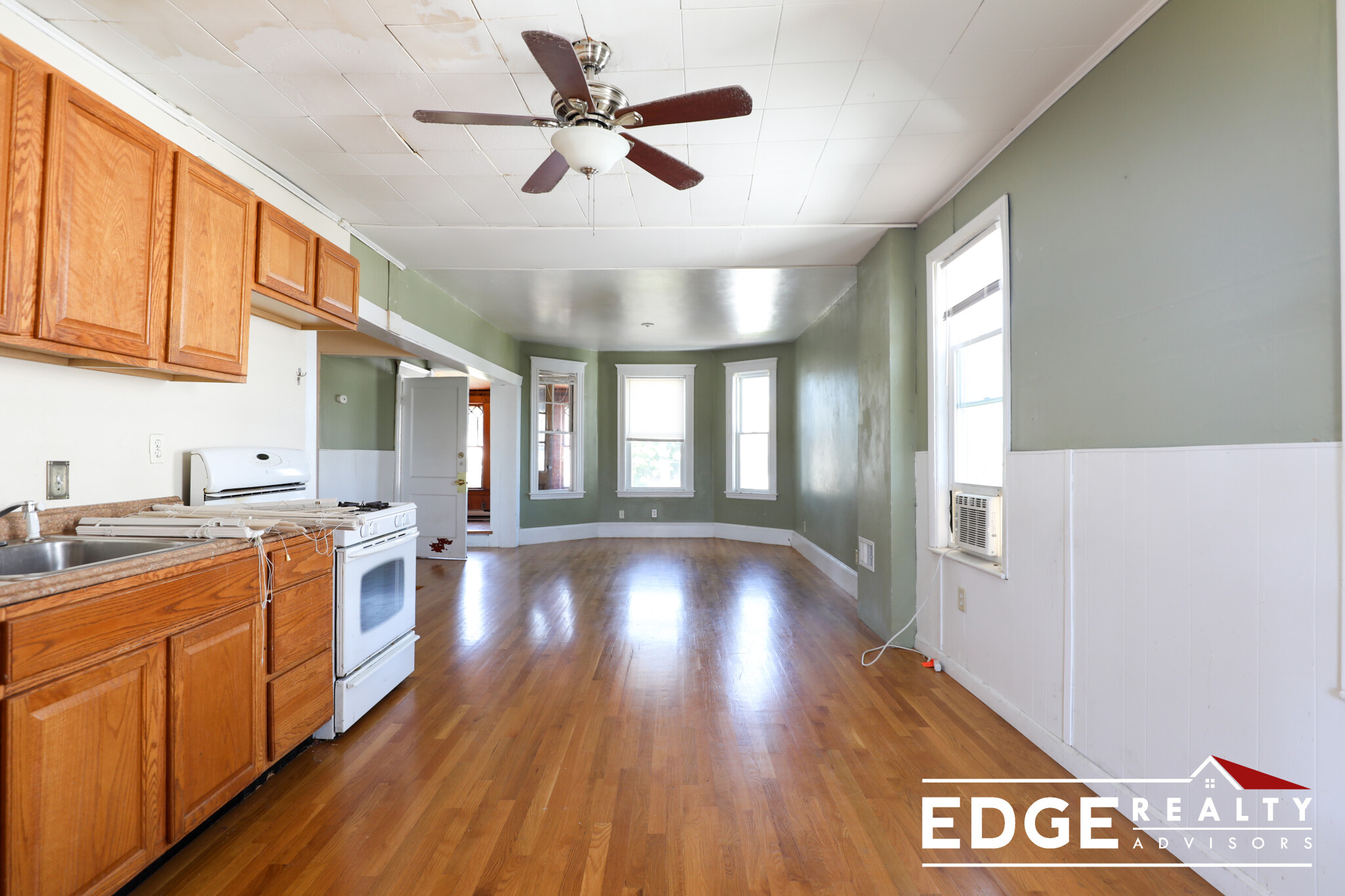 3 bed, 1.5 bath apartment for rent at 55 Leicester St Unit 1, Brighton