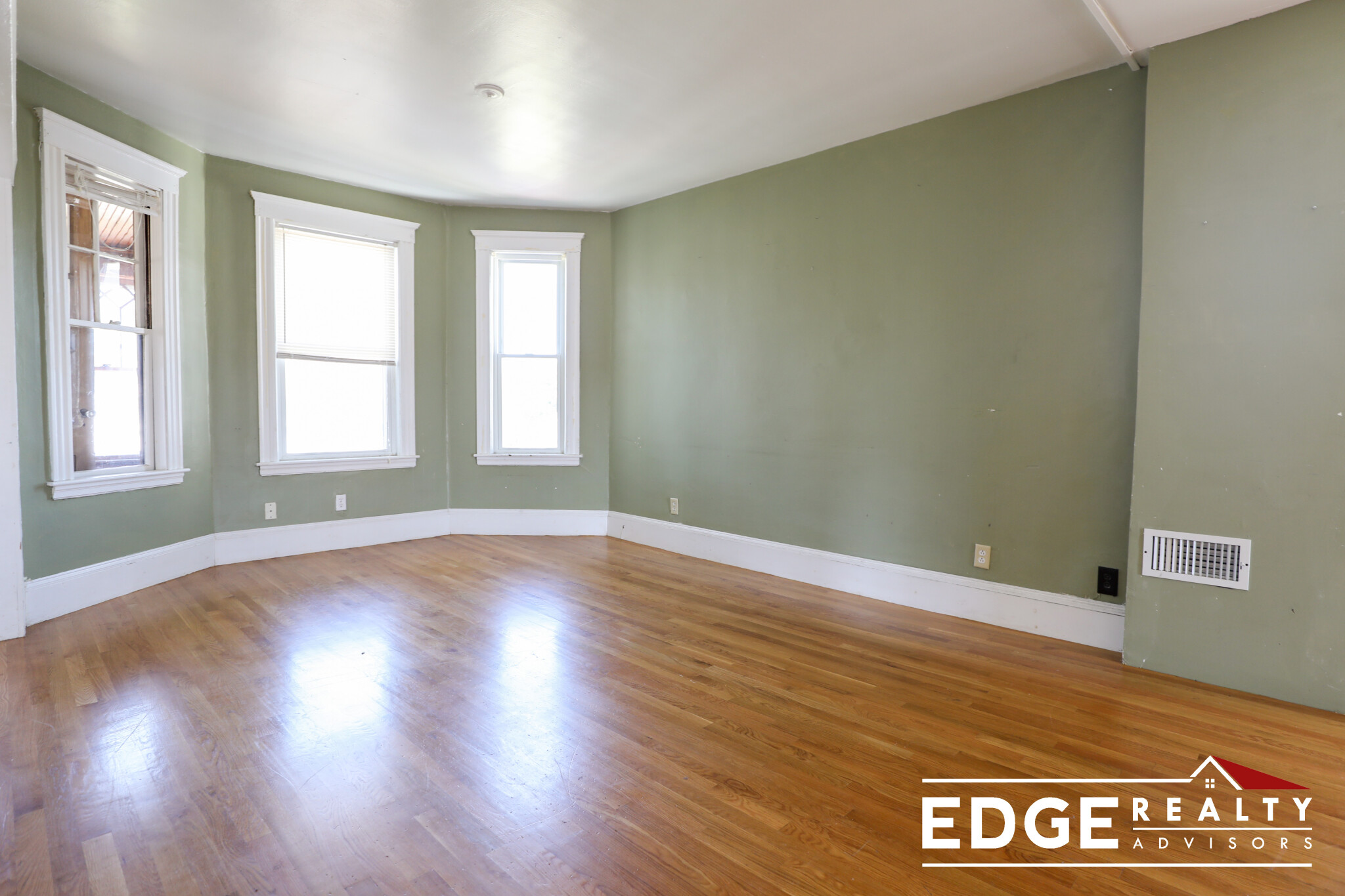 3 bed, 1.5 bath apartment for rent at 55 Leicester St Unit 1, Brighton — photo 4 of 11