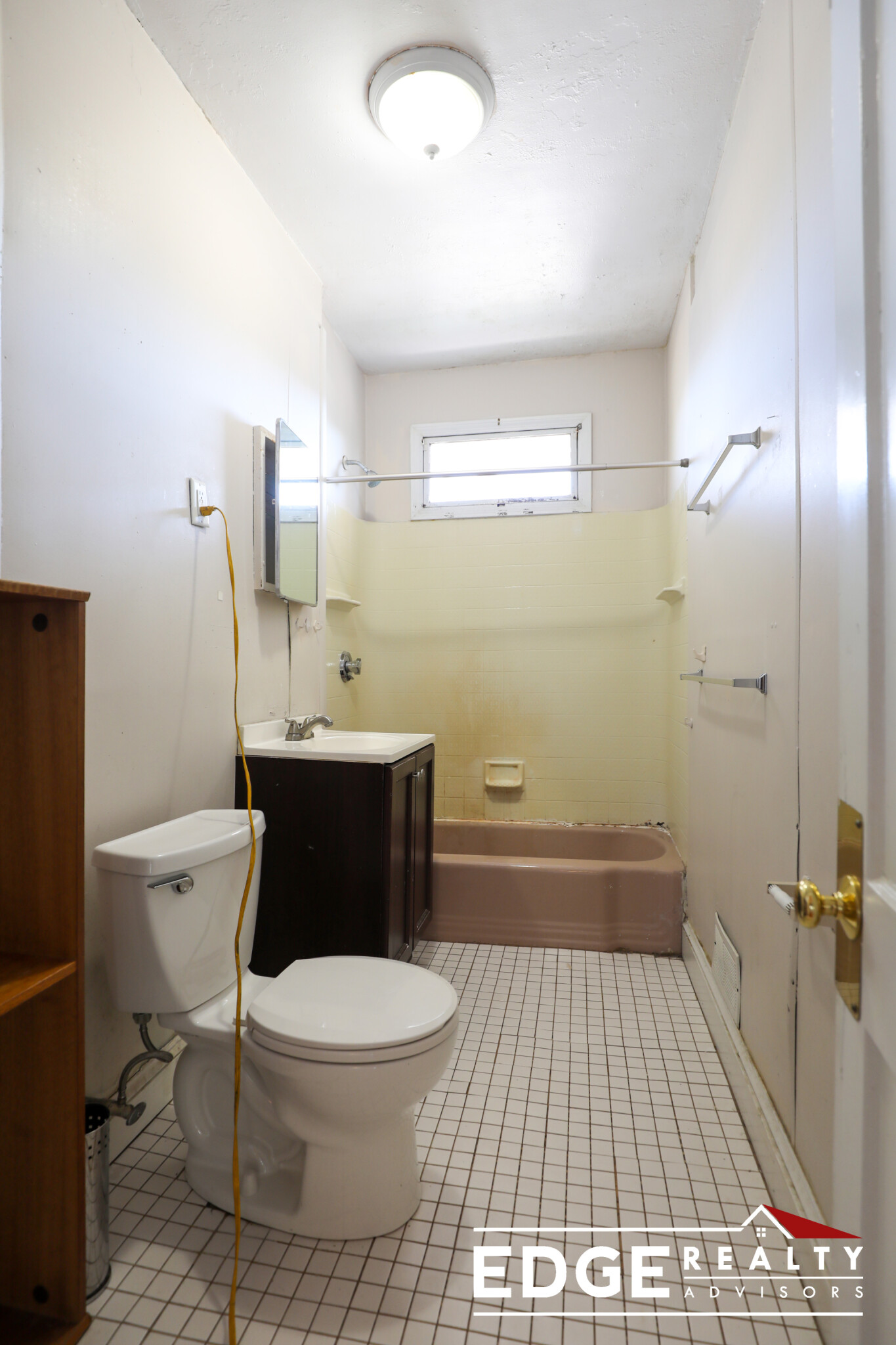 3 bed, 1.5 bath apartment for rent at 55 Leicester St Unit 1, Brighton — photo 10 of 11