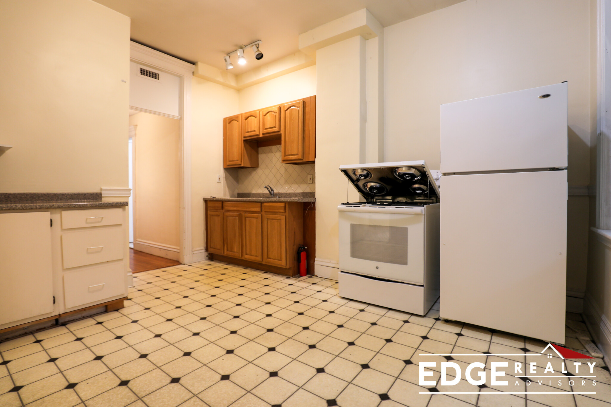 4 bed, 1.5 bath apartment for rent at 1717 Commonwealth Ave Unit 3, Brighton — photo 2 of 11