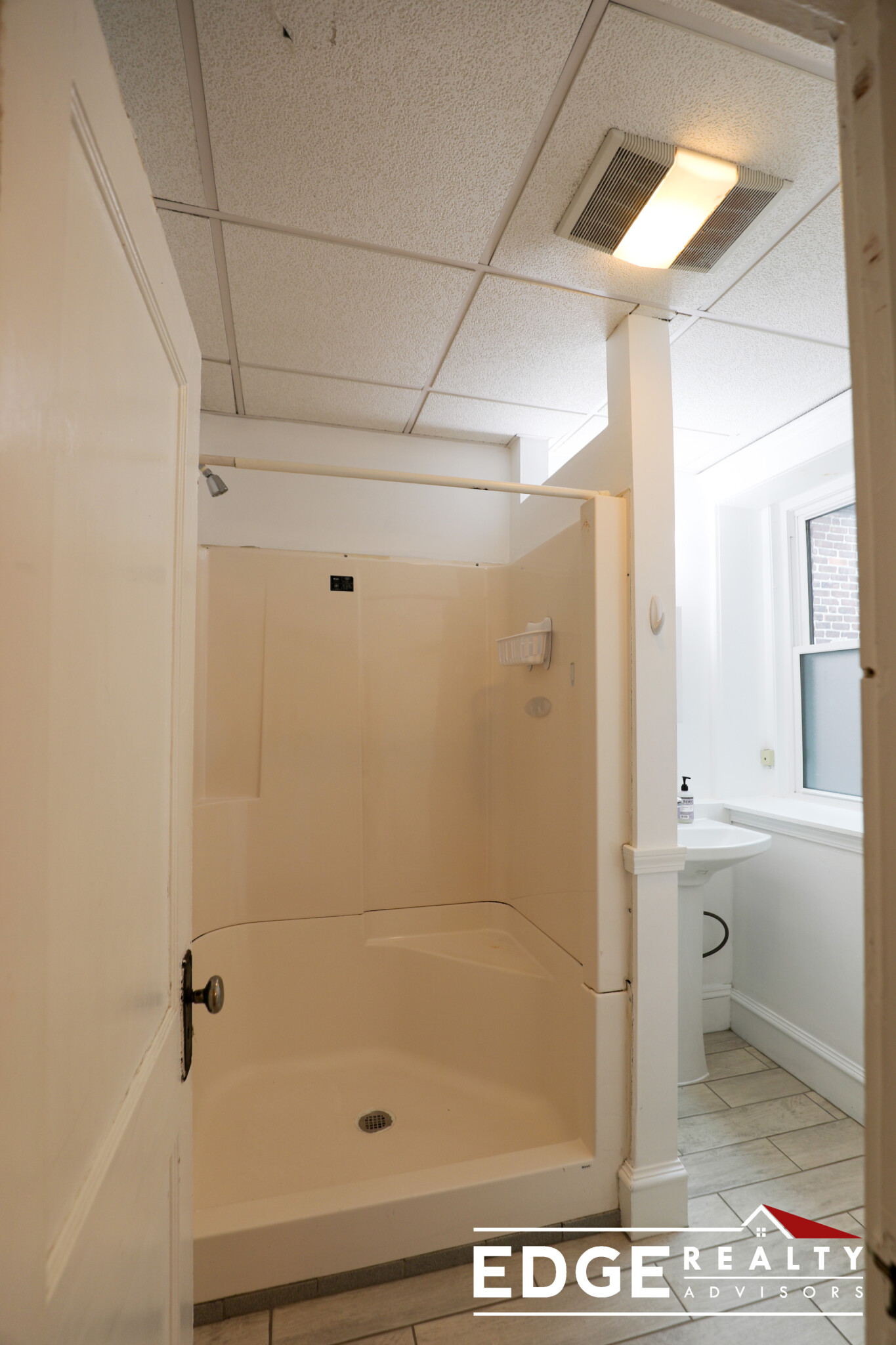 4 bed, 1.5 bath apartment for rent at 1717 Commonwealth Ave Unit 3, Brighton — photo 10 of 11