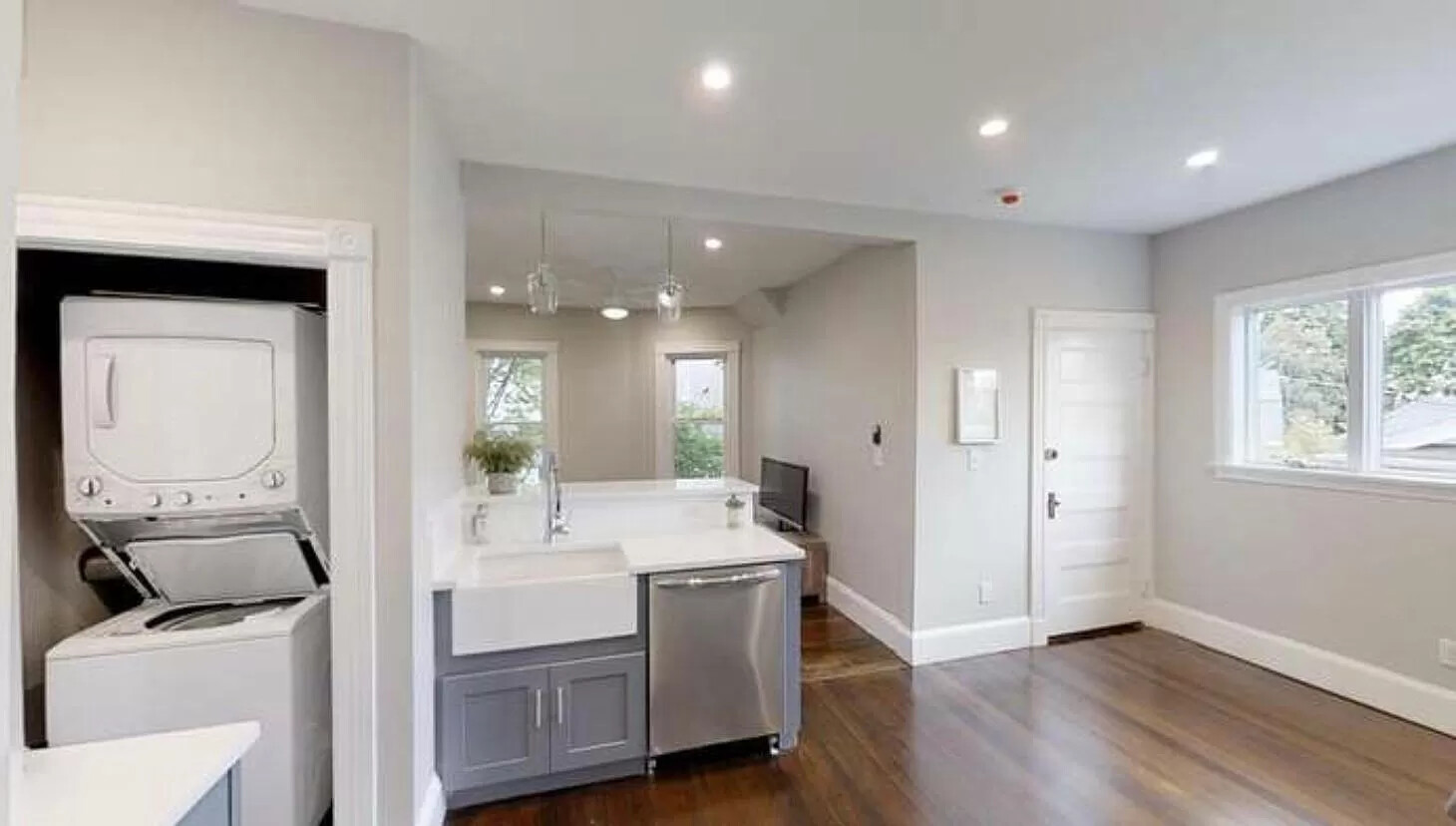 3 bed, 1 bath apartment for rent at 7 Hunnewell Ave Unit 3, Brighton — photo 3 of 16