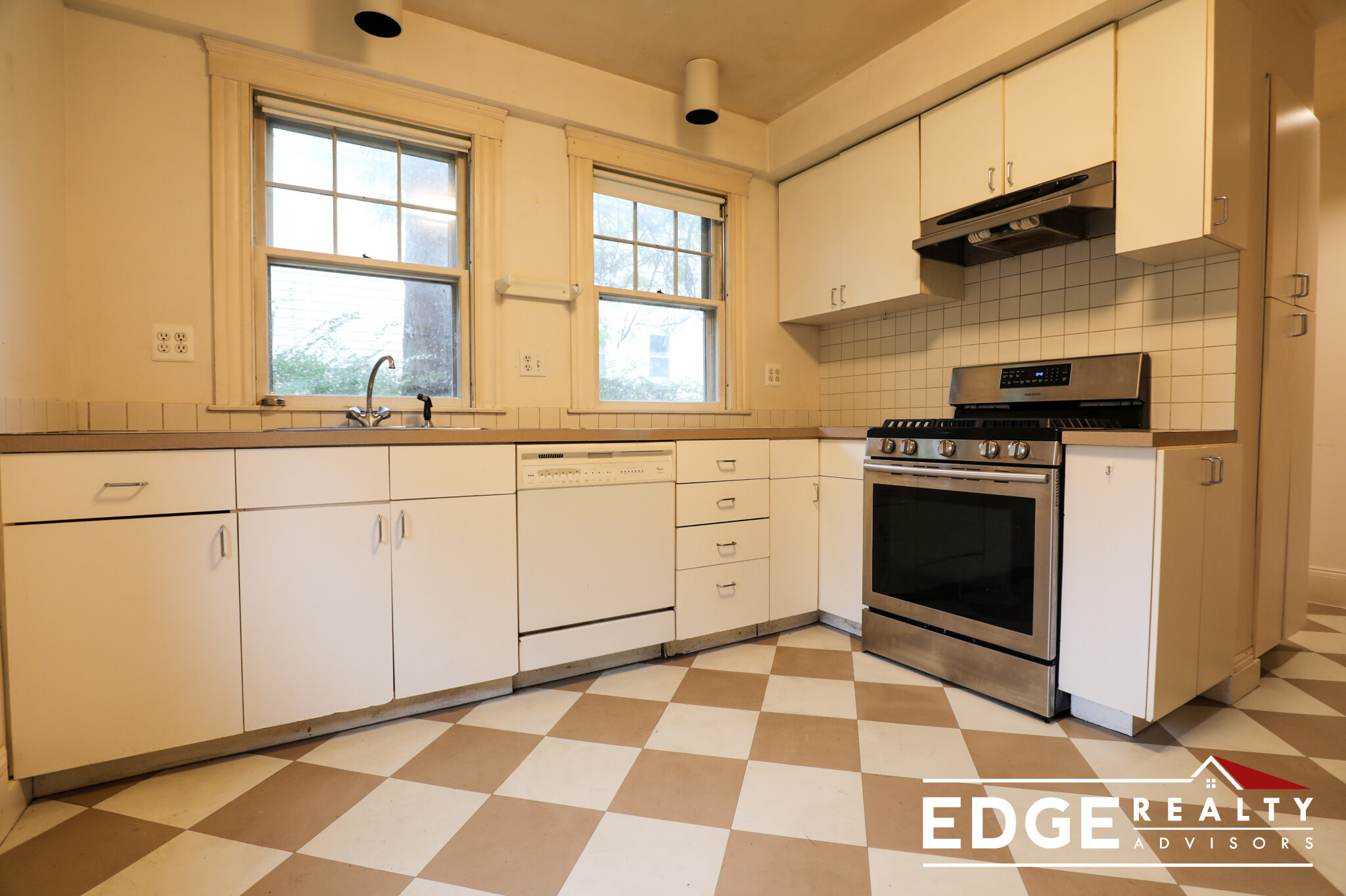 2 bed, 1 bath apartment for rent at 21 Wade St Unit 2, Brighton — photo 1 of 12