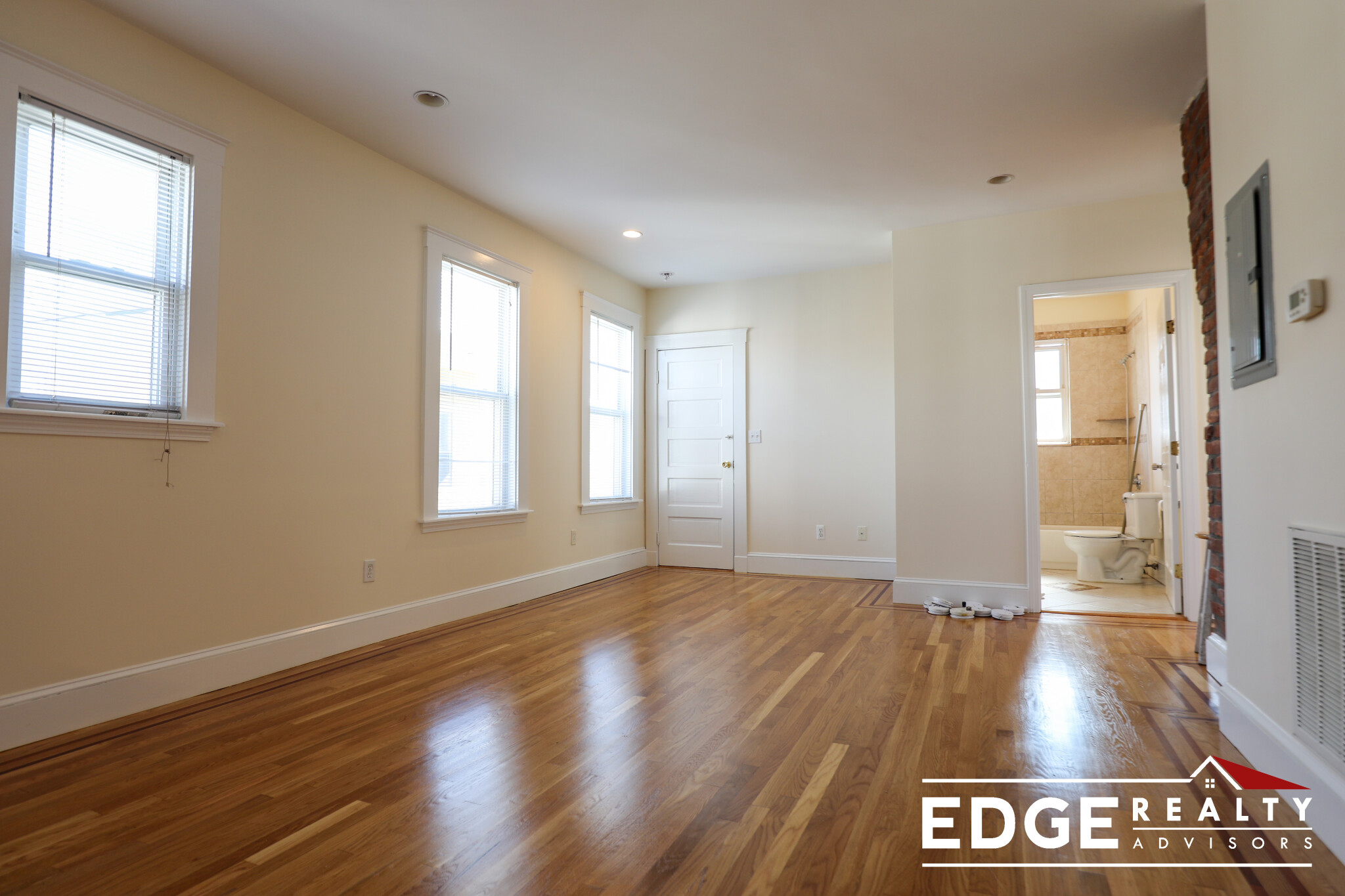 3 bed, 1 bath apartment for rent at 82 Easton St Unit 3, Allston — photo 4 of 10