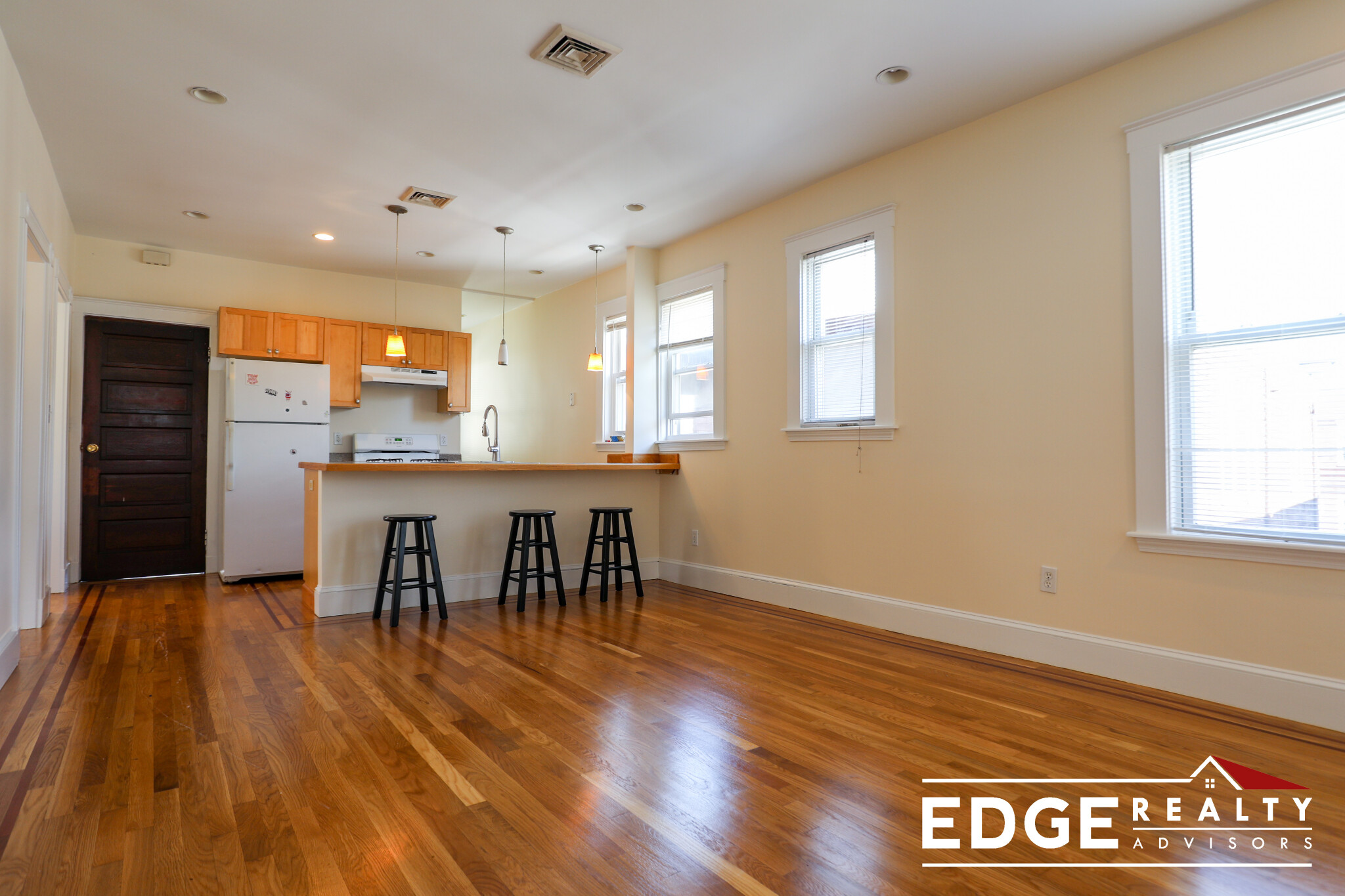 3 bed, 1 bath apartment for rent at 82 Easton St Unit 3, Allston — photo 1 of 10