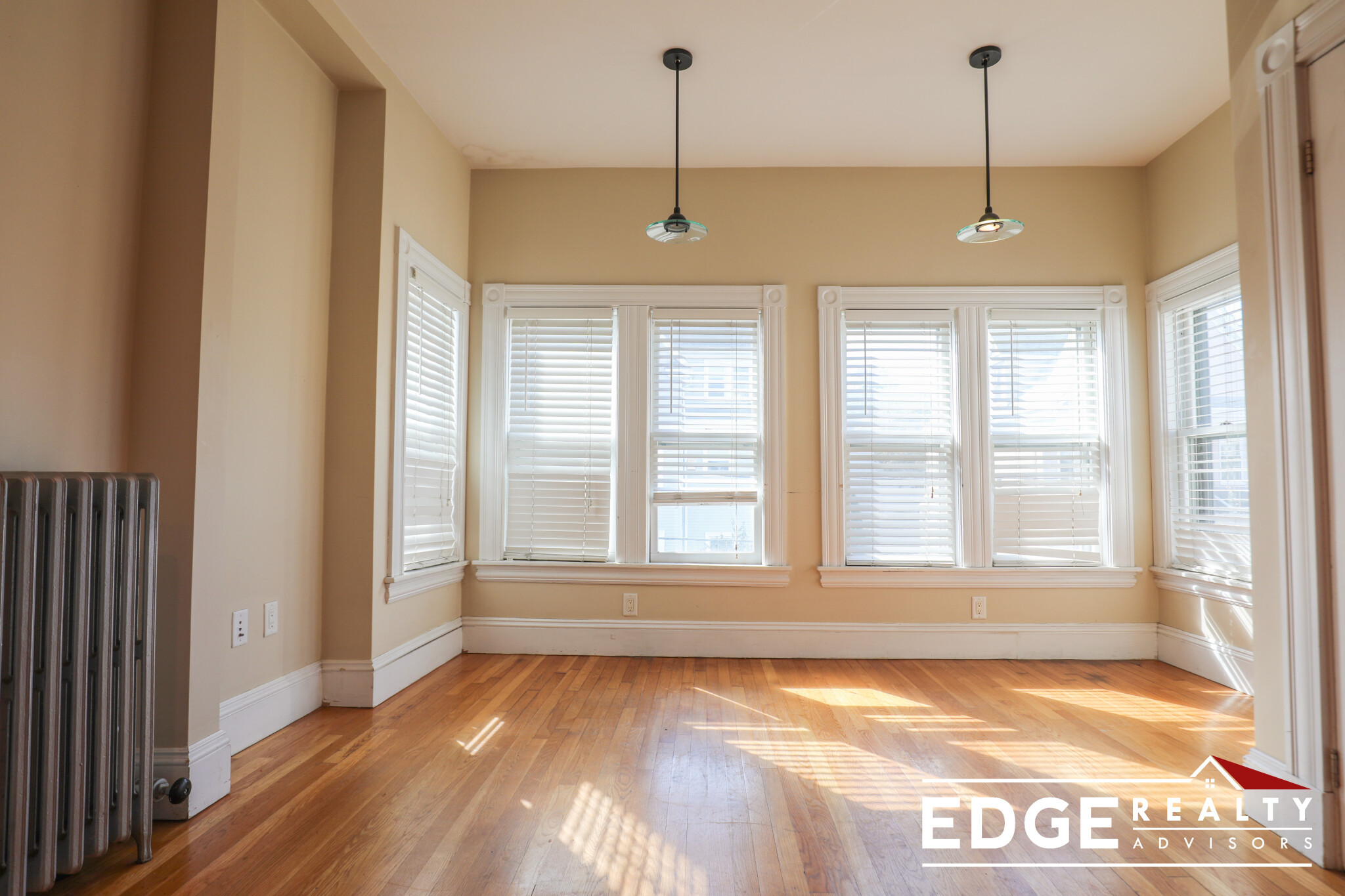 3 bed, 1 bath apartment for rent at 36 Antwerp St Unit 2, Brighton — photo 2 of 9