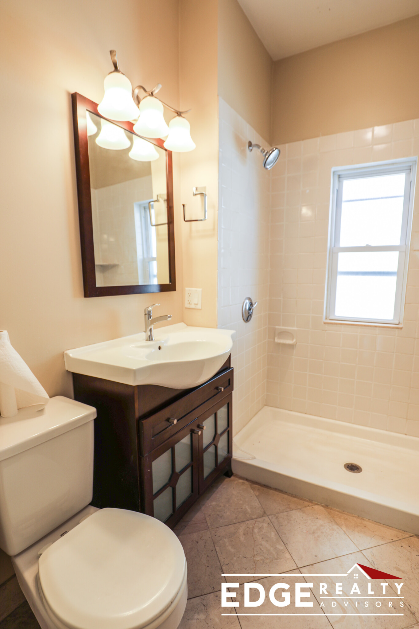 3 bed, 1 bath apartment for rent at 36 Antwerp St Unit 2, Brighton — photo 6 of 9