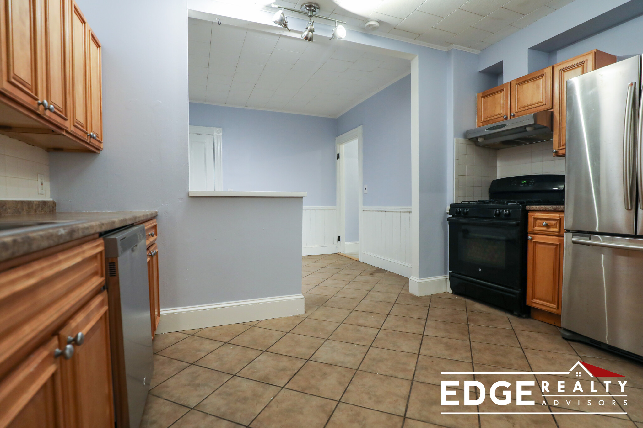 4 bed, 2 bath apartment for rent at 3 Appian Way, Allston — photo 3 of 10