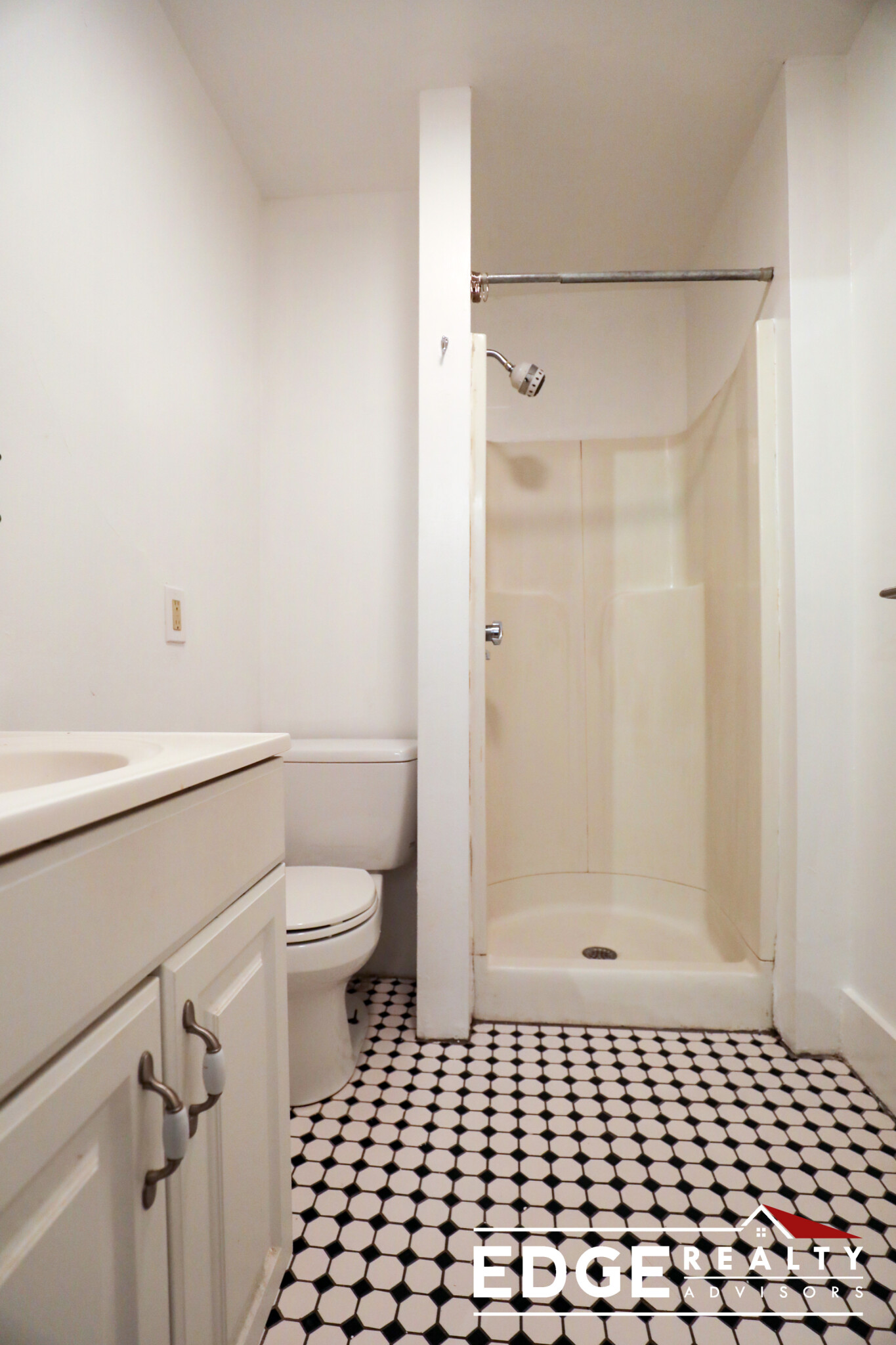 4 bed, 2 bath apartment for rent at 3 Appian Way, Allston — photo 6 of 10