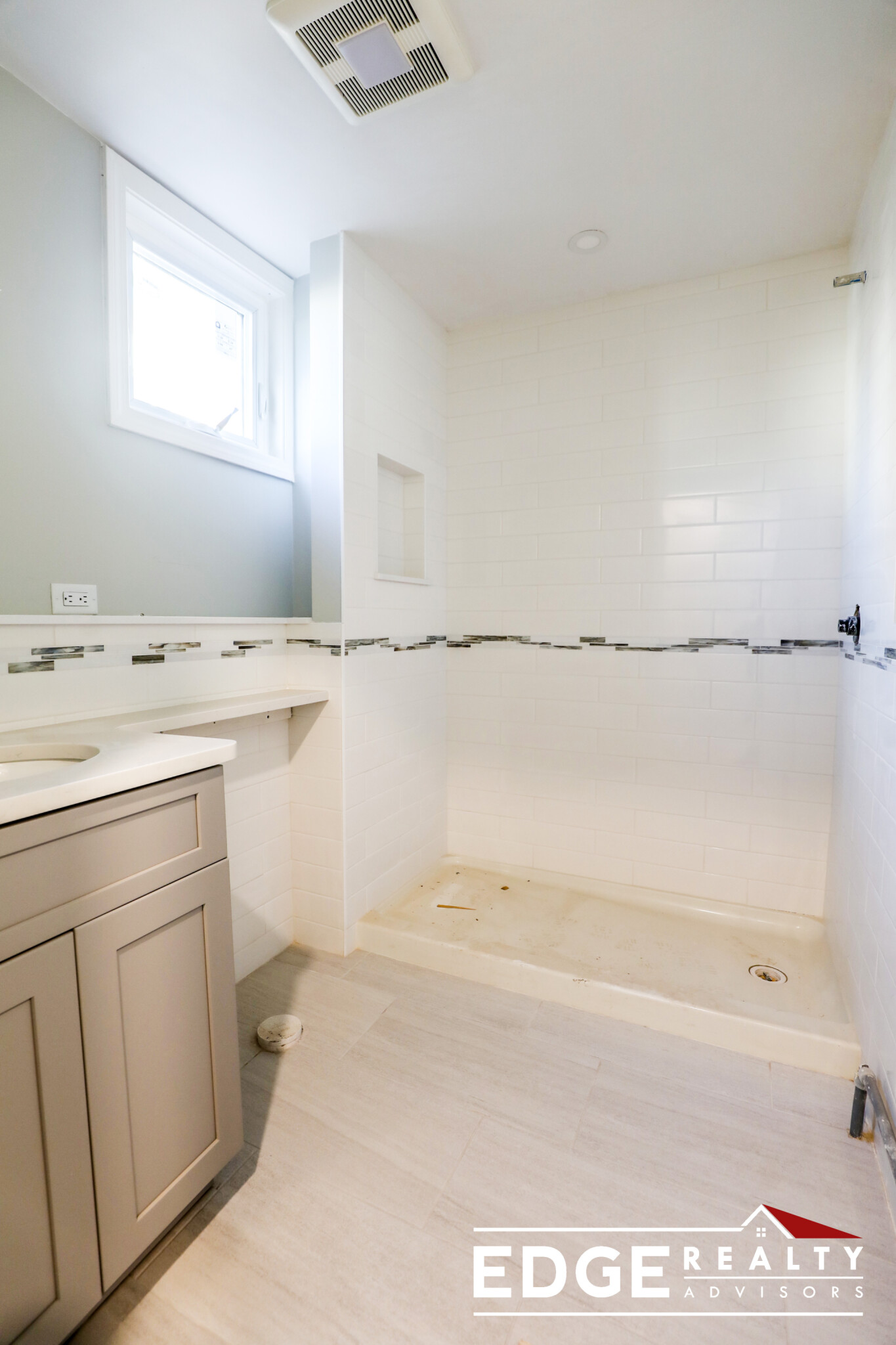 2 bed, 1 bath apartment for rent at 42 Cushman Rd, Brighton — photo 5 of 6