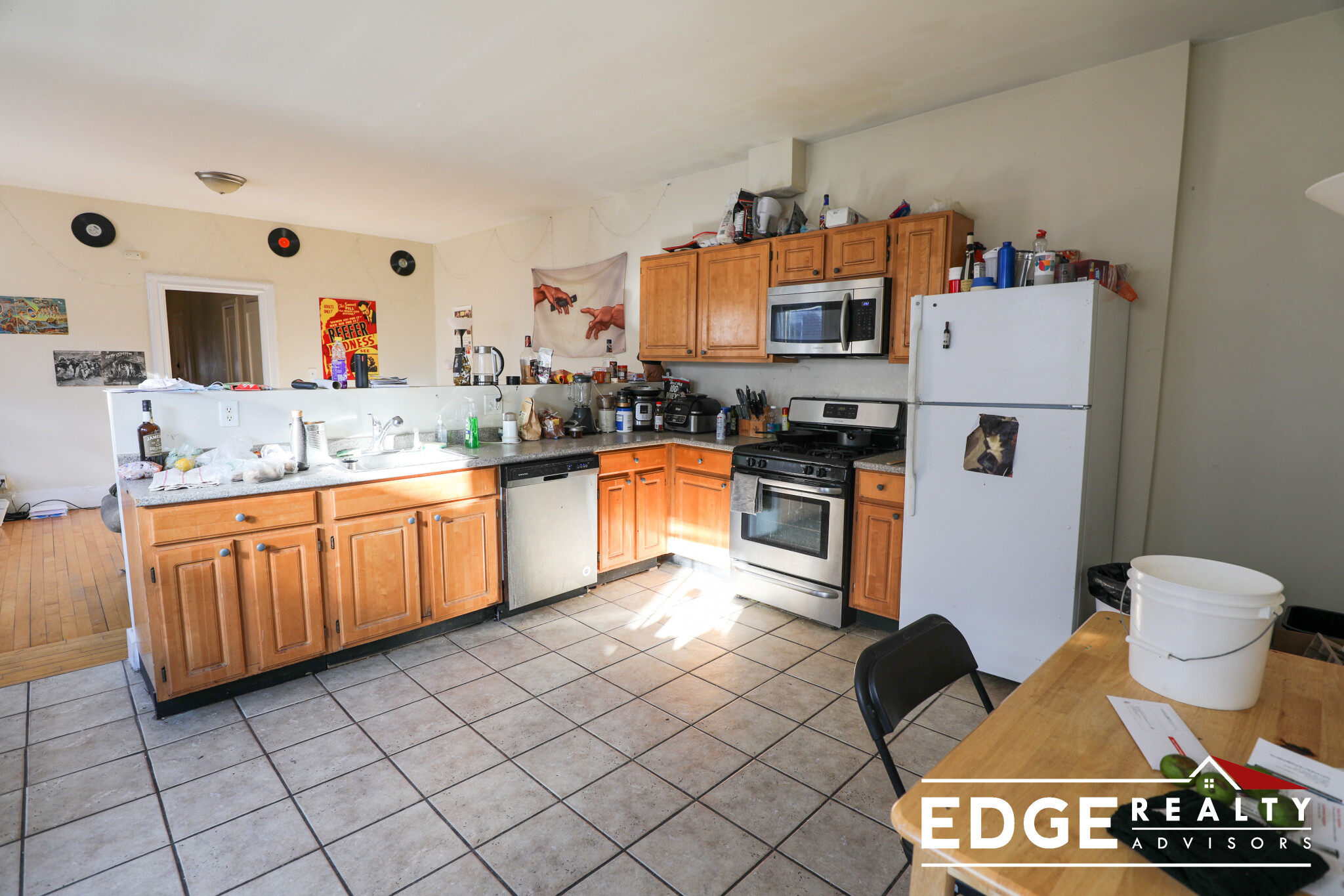 4 bed, 2 bath apartment for rent at 1278 Commonwealth Ave Unit 6, Allston — photo 1 of 10