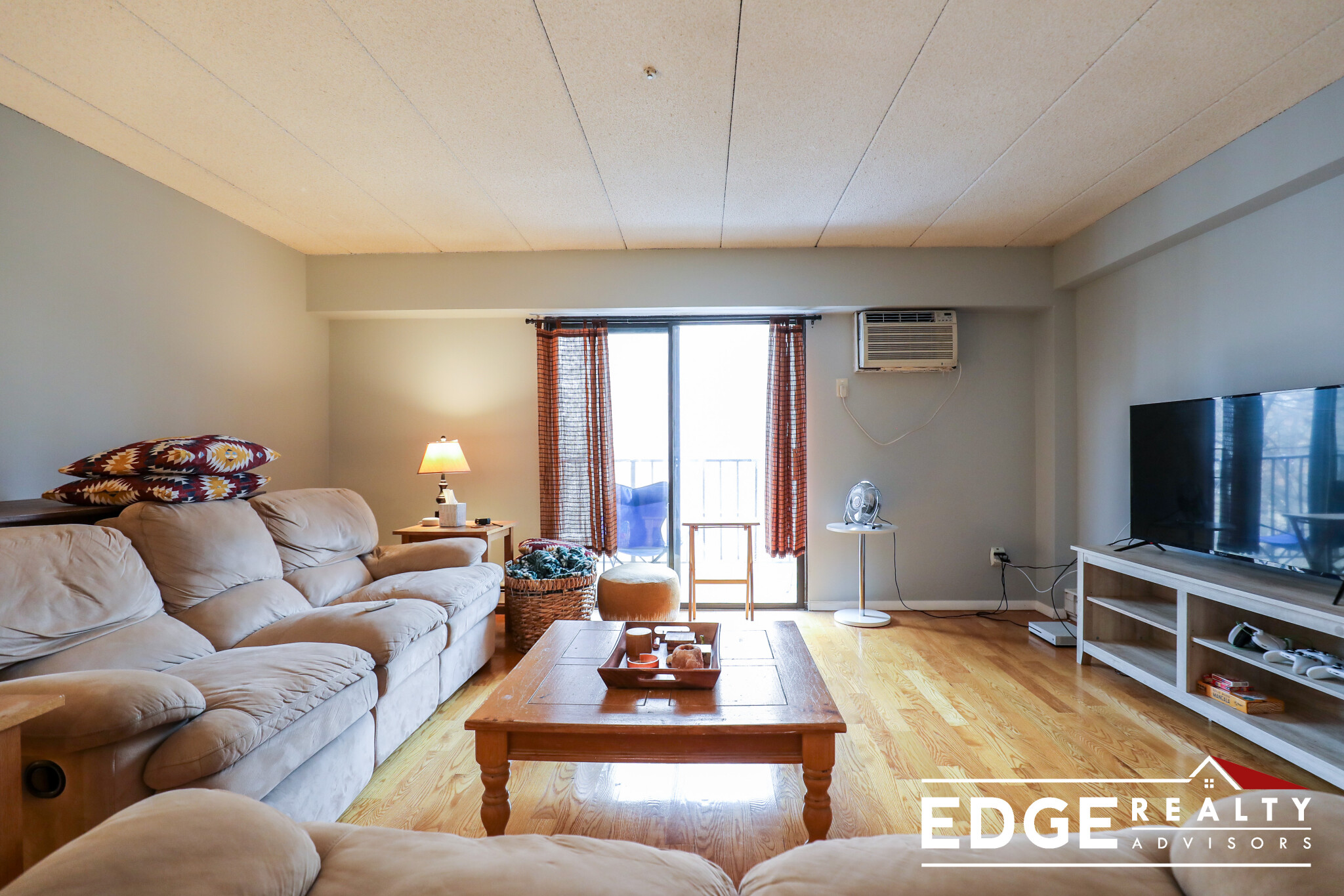 1 bed, 1.5 bath apartment for rent at 135 Pleasant St Unit 405, Brookline — photo 2 of 8