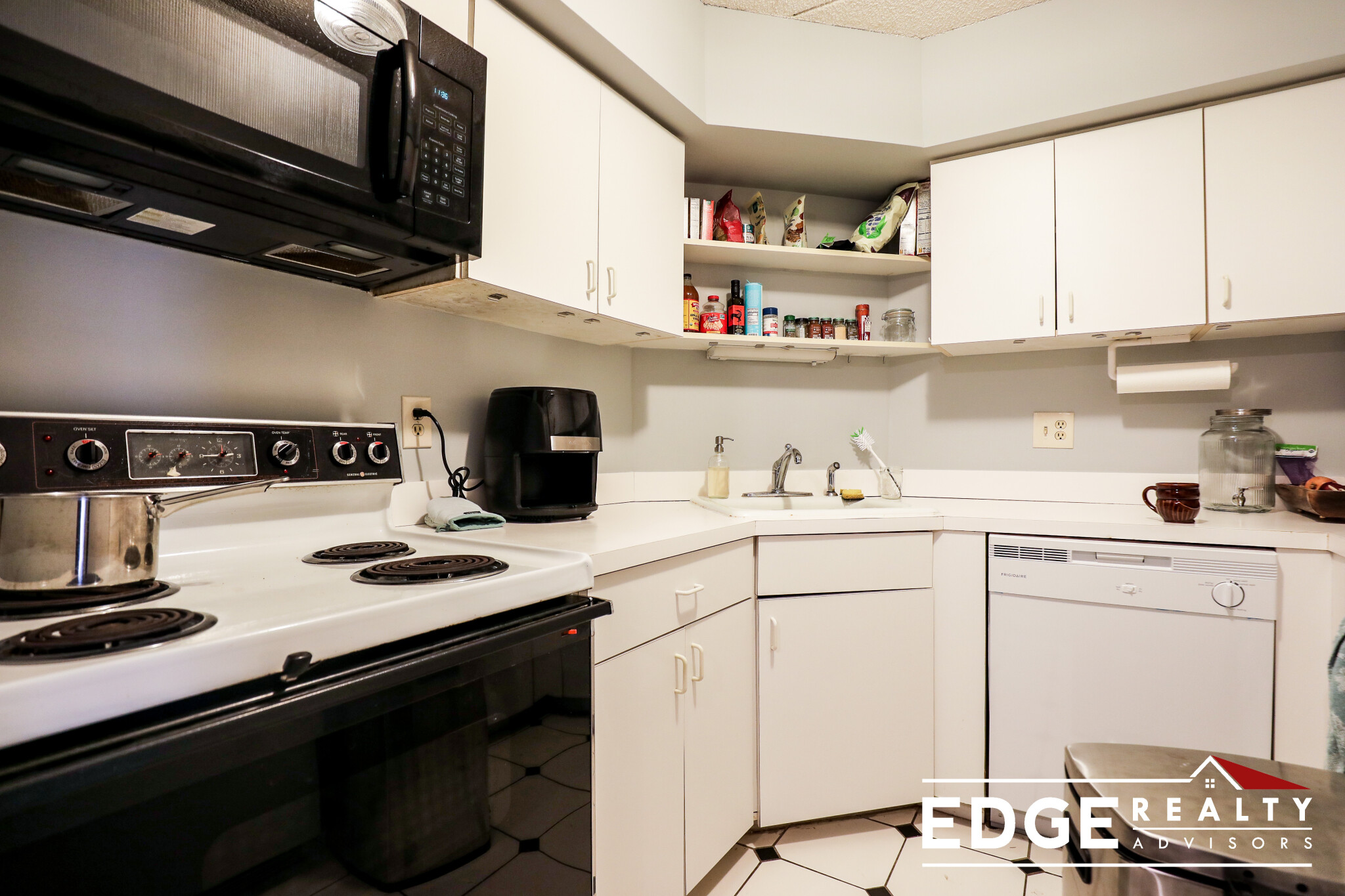 1 bed, 1.5 bath apartment for rent at 135 Pleasant St Unit 405, Brookline — photo 3 of 8