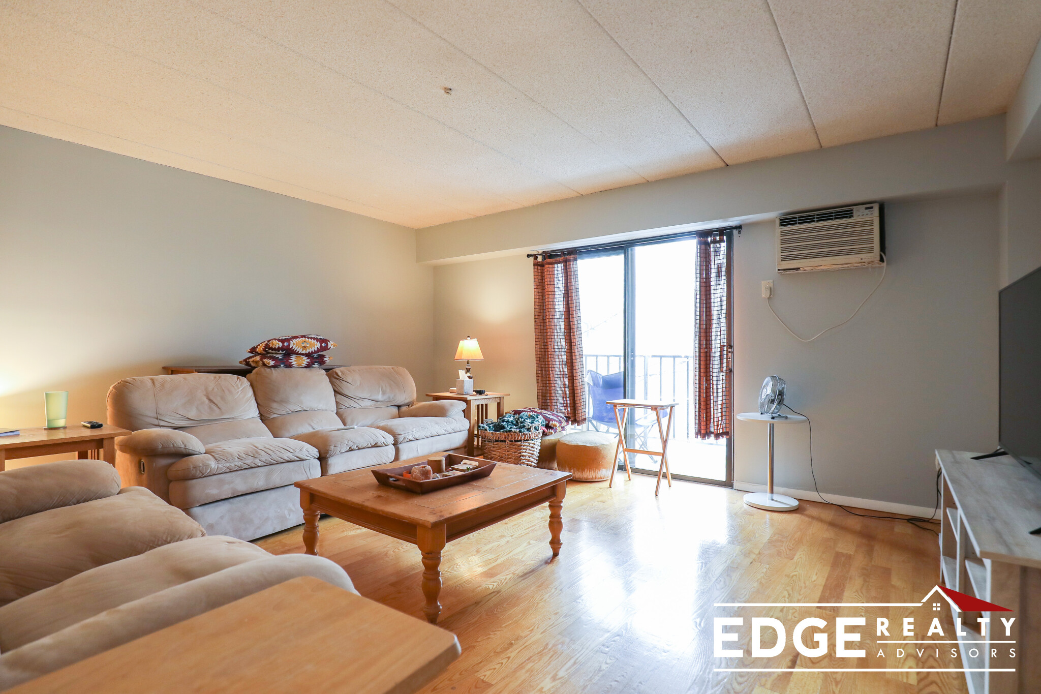1 bed, 1.5 bath apartment for rent at 135 Pleasant St Unit 405, Brookline — photo 1 of 8