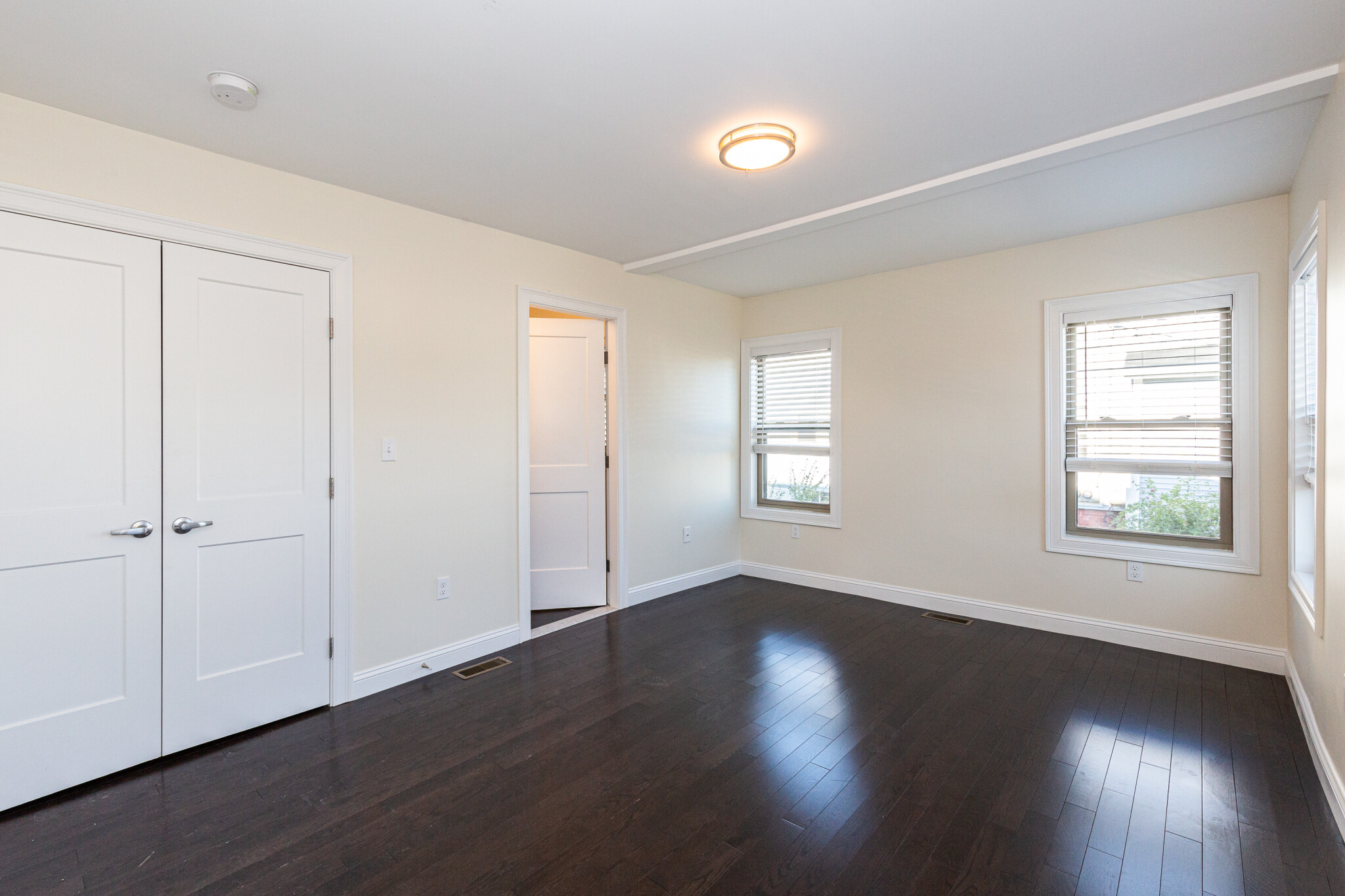4 bed, 4+ bath apartment for rent at 39 Harvard St Unit 3, Medford — photo 5 of 15