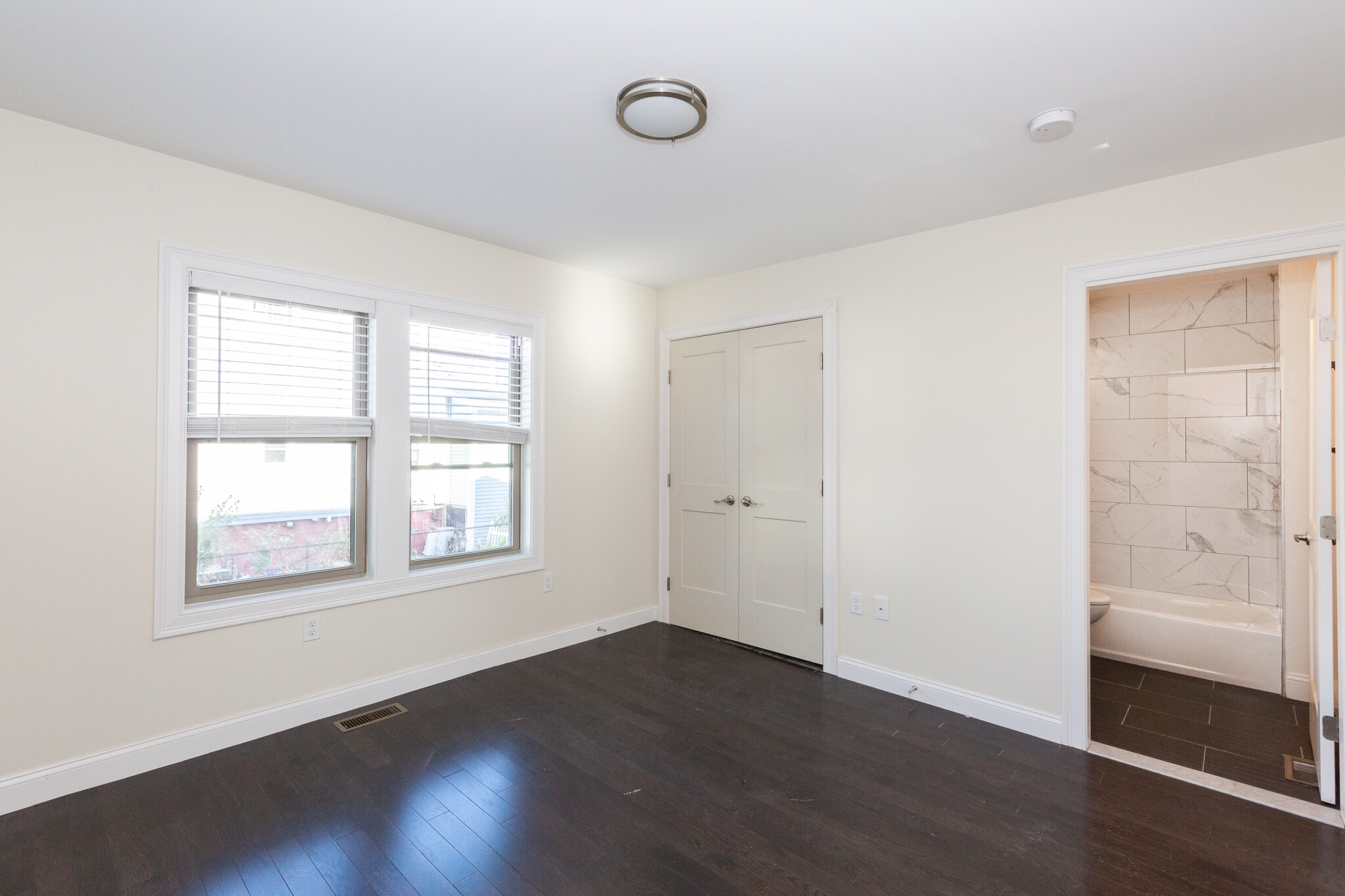 4 bed, 4+ bath apartment for rent at 39 Harvard St Unit 3, Medford — photo 2 of 15