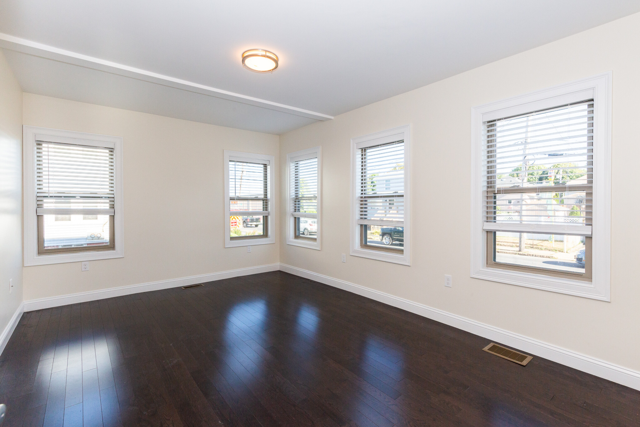 4 bed, 4+ bath apartment for rent at 39 Harvard St Unit 3, Medford — photo 4 of 15