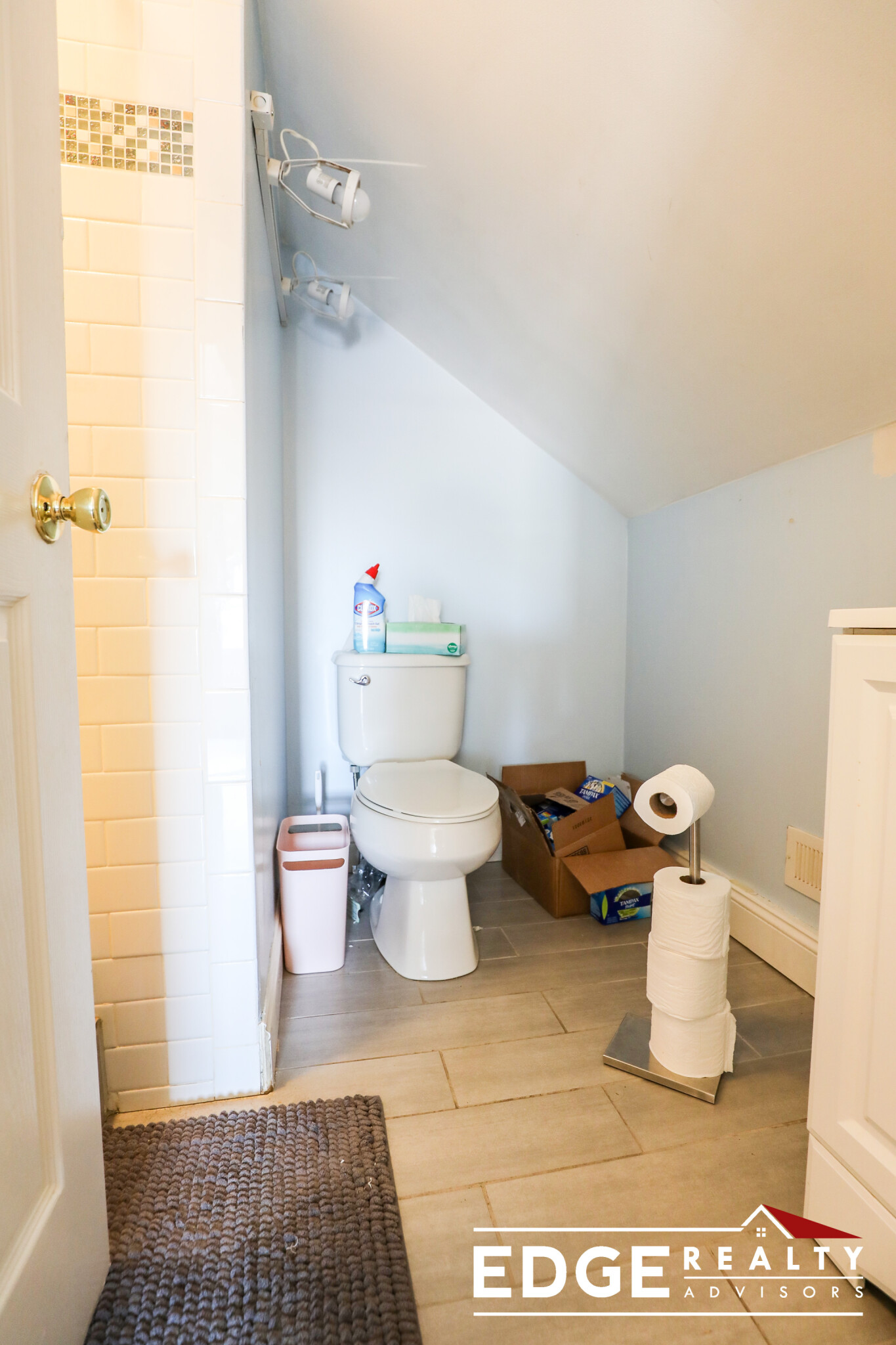 7 bed, 3 bath apartment for rent at 7 Greylock Rd Unit 3, Allston — photo 13 of 15