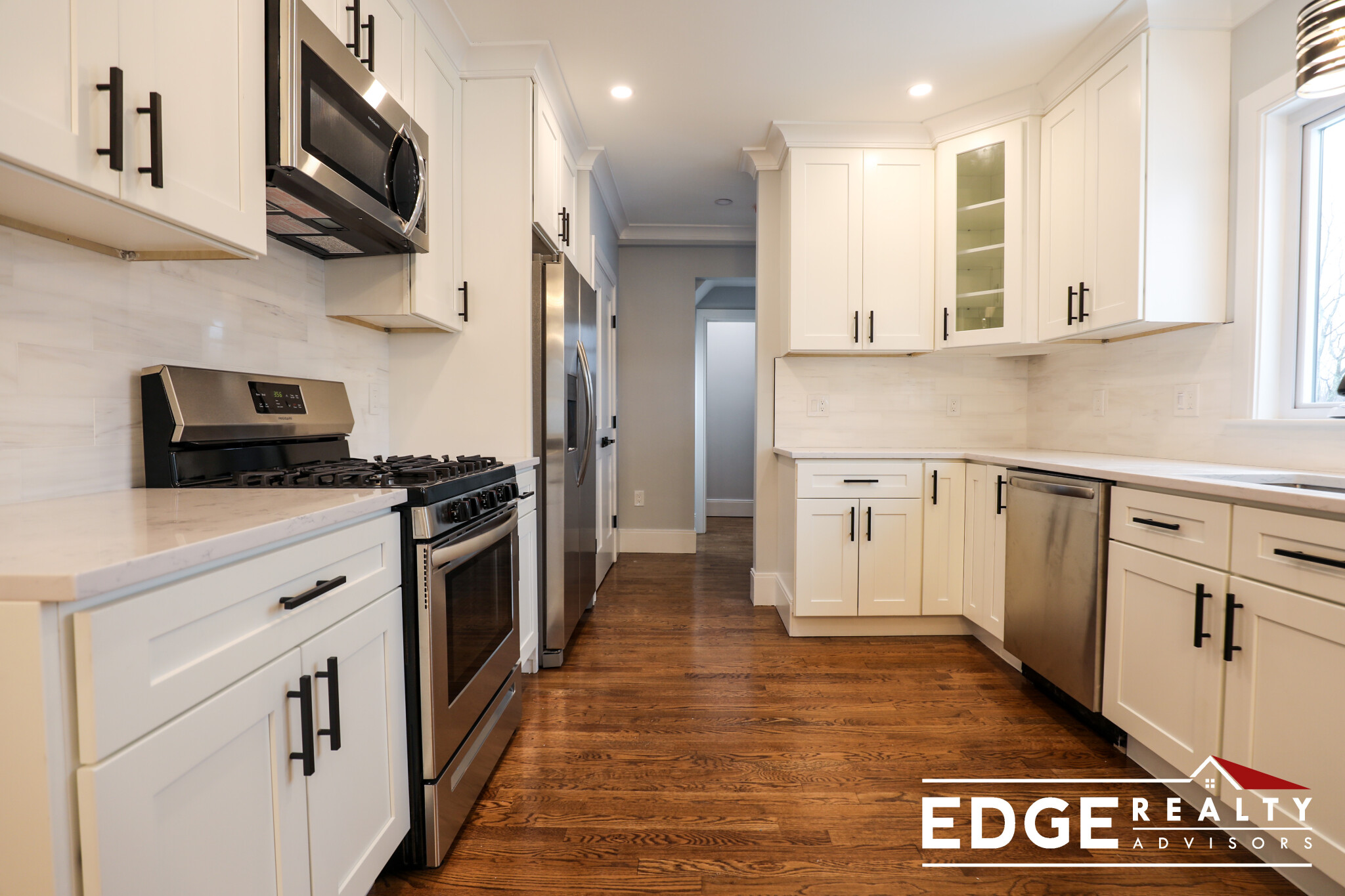 4 bed, 2 bath apartment for rent at 78 Calvary St Unit 1, Waltham — photo 5 of 17