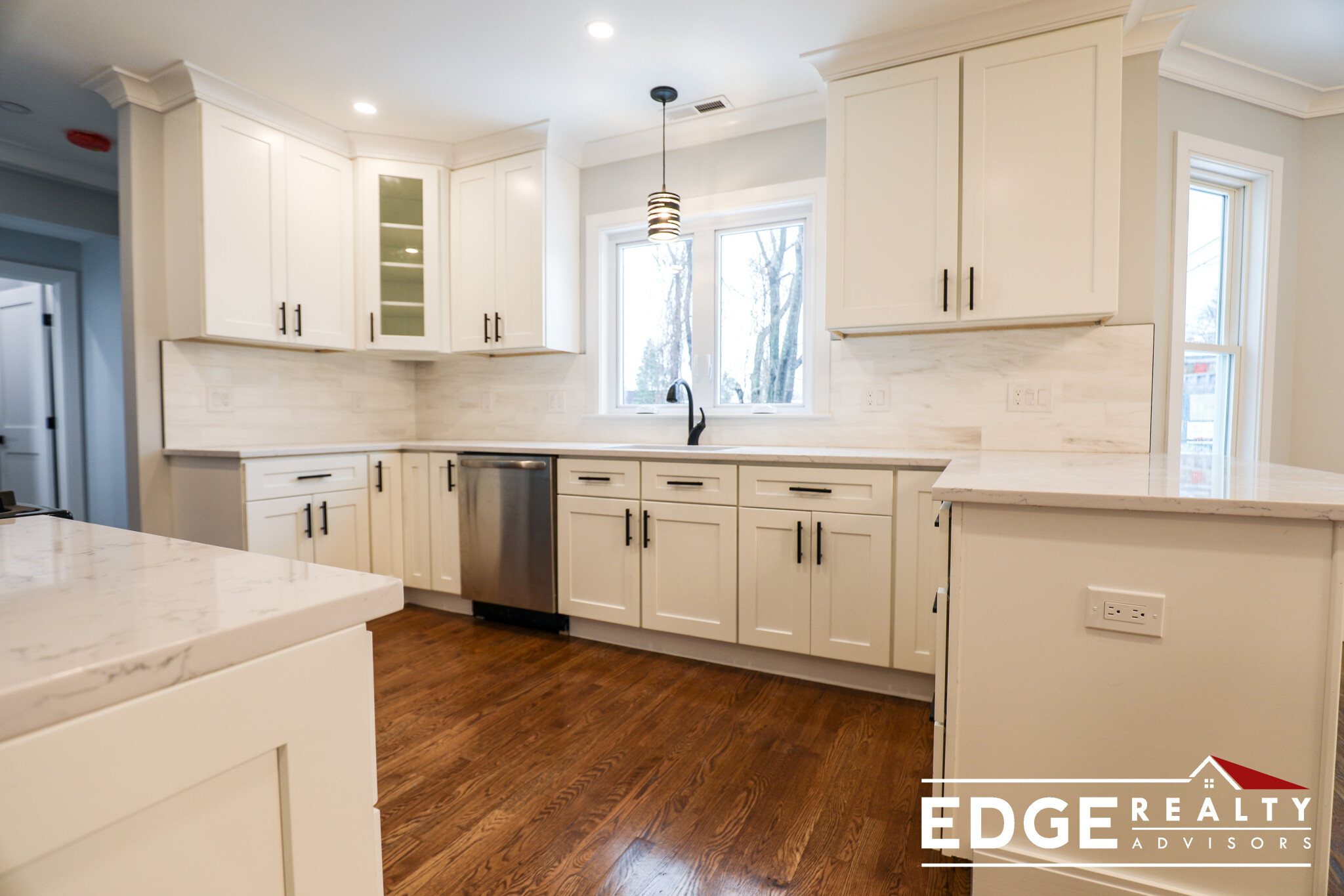 4 bed, 2 bath apartment for rent at 78 Calvary St Unit 1, Waltham — photo 6 of 17