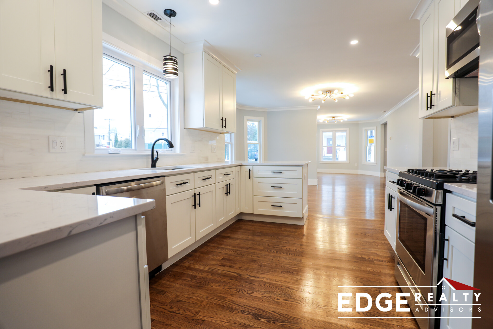 4 bed, 2 bath apartment for rent at 78 Calvary St Unit 1, Waltham — photo 1 of 17