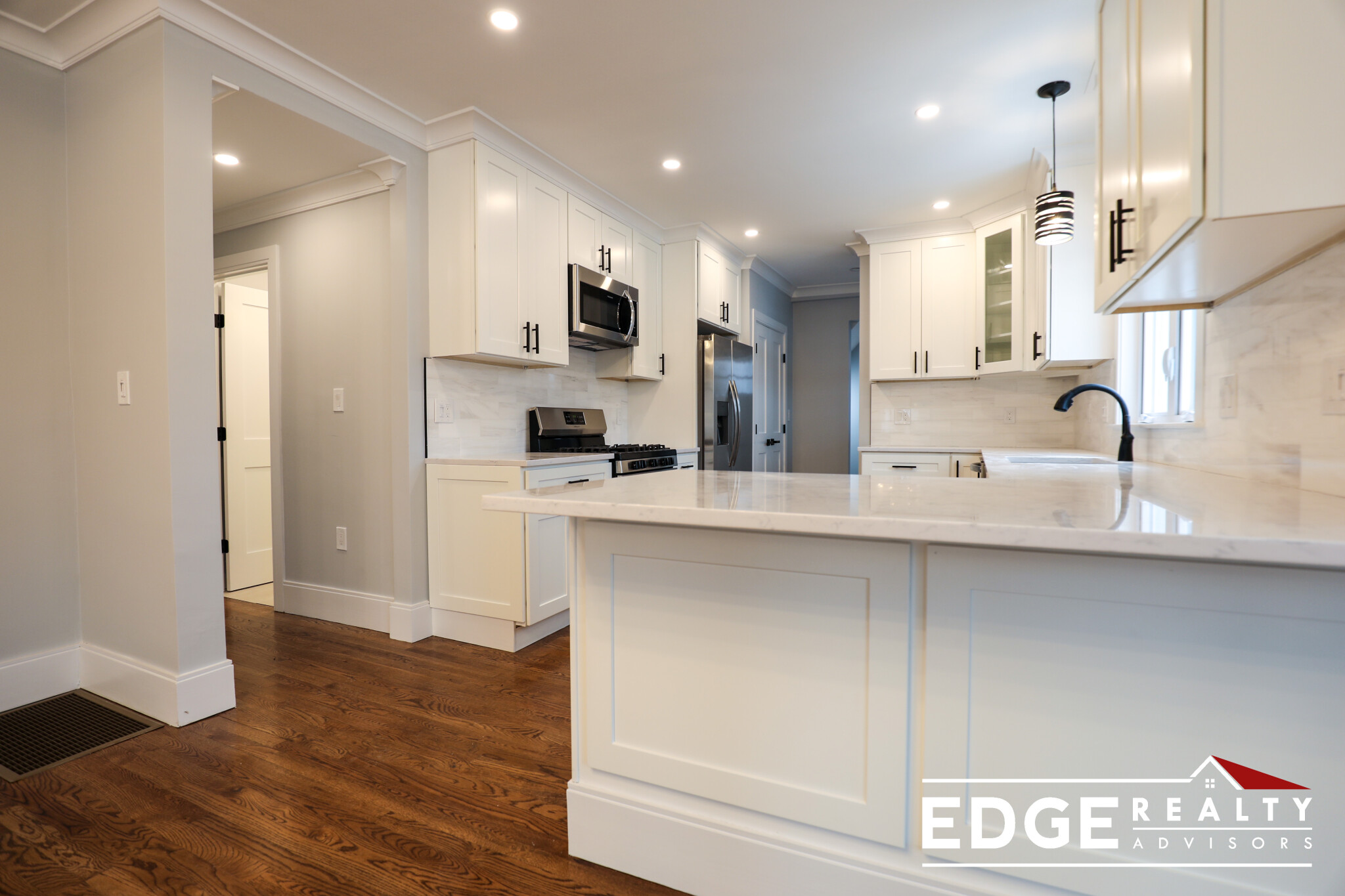 4 bed, 2 bath apartment for rent at 78 Calvary St Unit 1, Waltham — photo 3 of 17