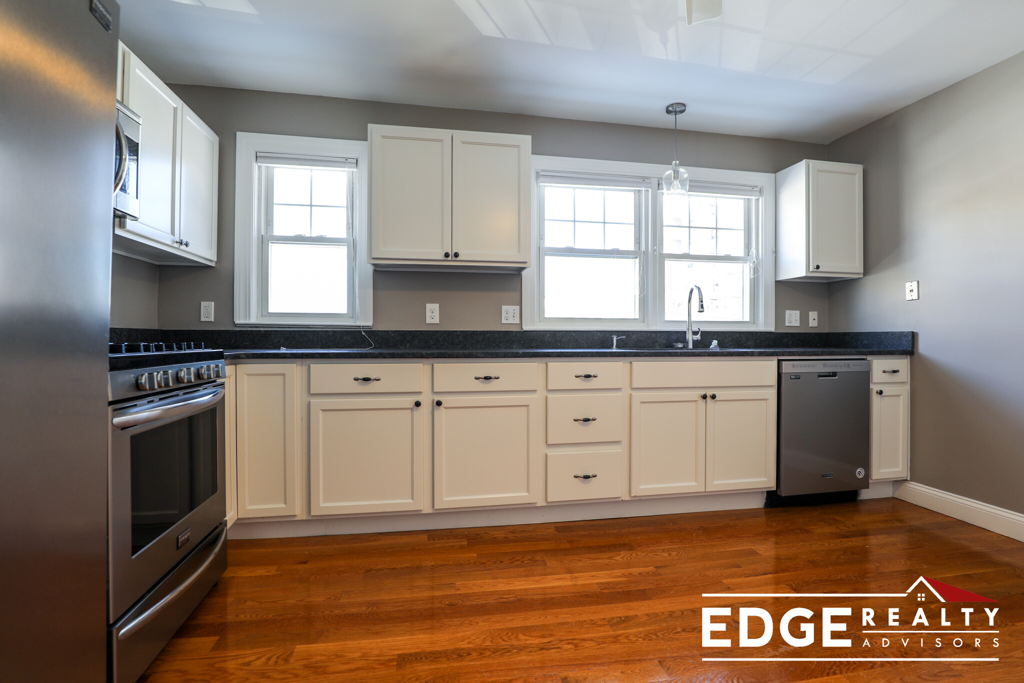 3 bed, 1 bath apartment for rent at 44 Waverley Ave Unit 1, Watertown — photo 3 of 11