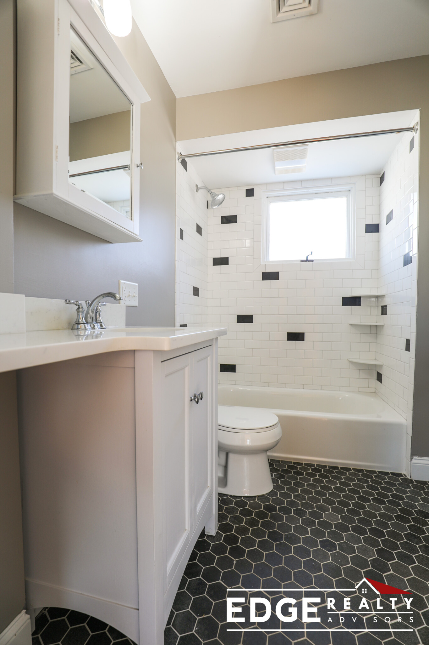 3 bed, 1 bath apartment for rent at 44 Waverley Ave Unit 1, Watertown — photo 5 of 11