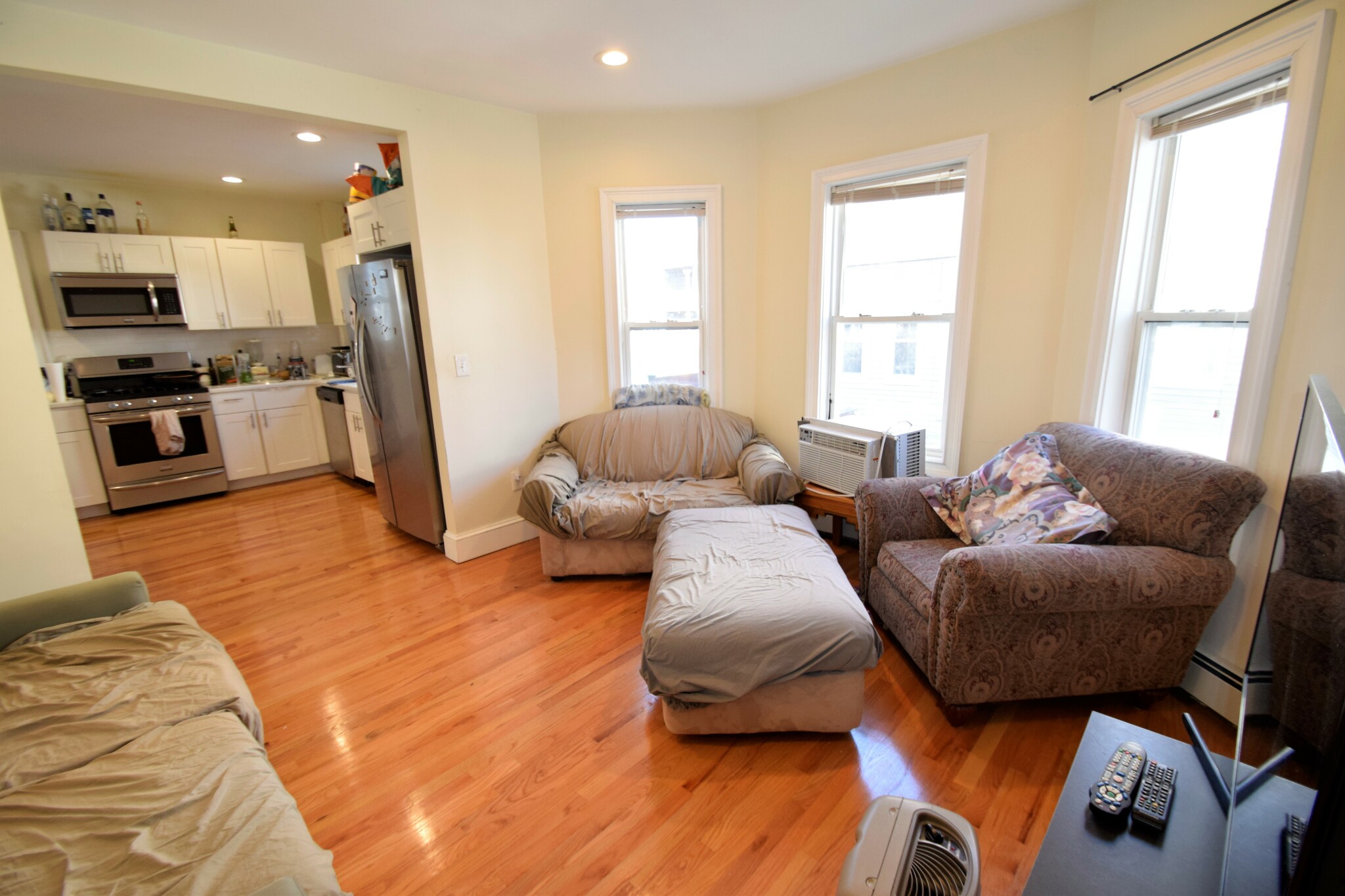 3 bed, 2 bath apartment for rent at 13 Winter Hill Rd Unit 1, Medford — photo 9 of 12