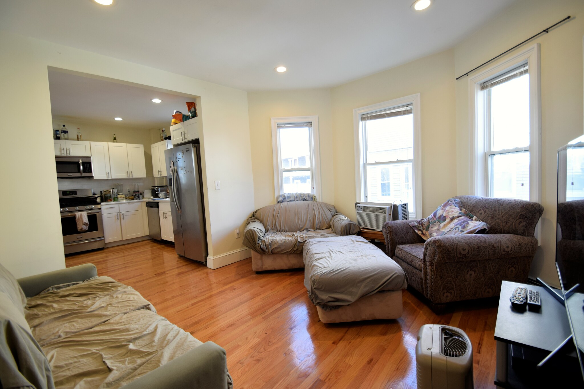 3 bed, 2 bath apartment for rent at 13 Winter Hill Rd Unit 1, Medford — photo 11 of 12