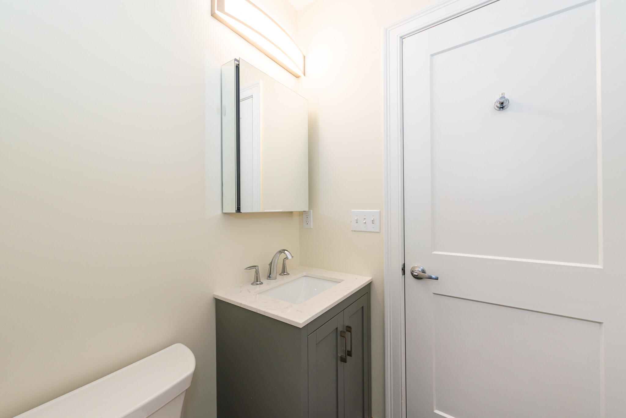 4 bed, 4+ bath apartment for rent at 14 Marion St Unit 2, Medford — photo 11 of 15
