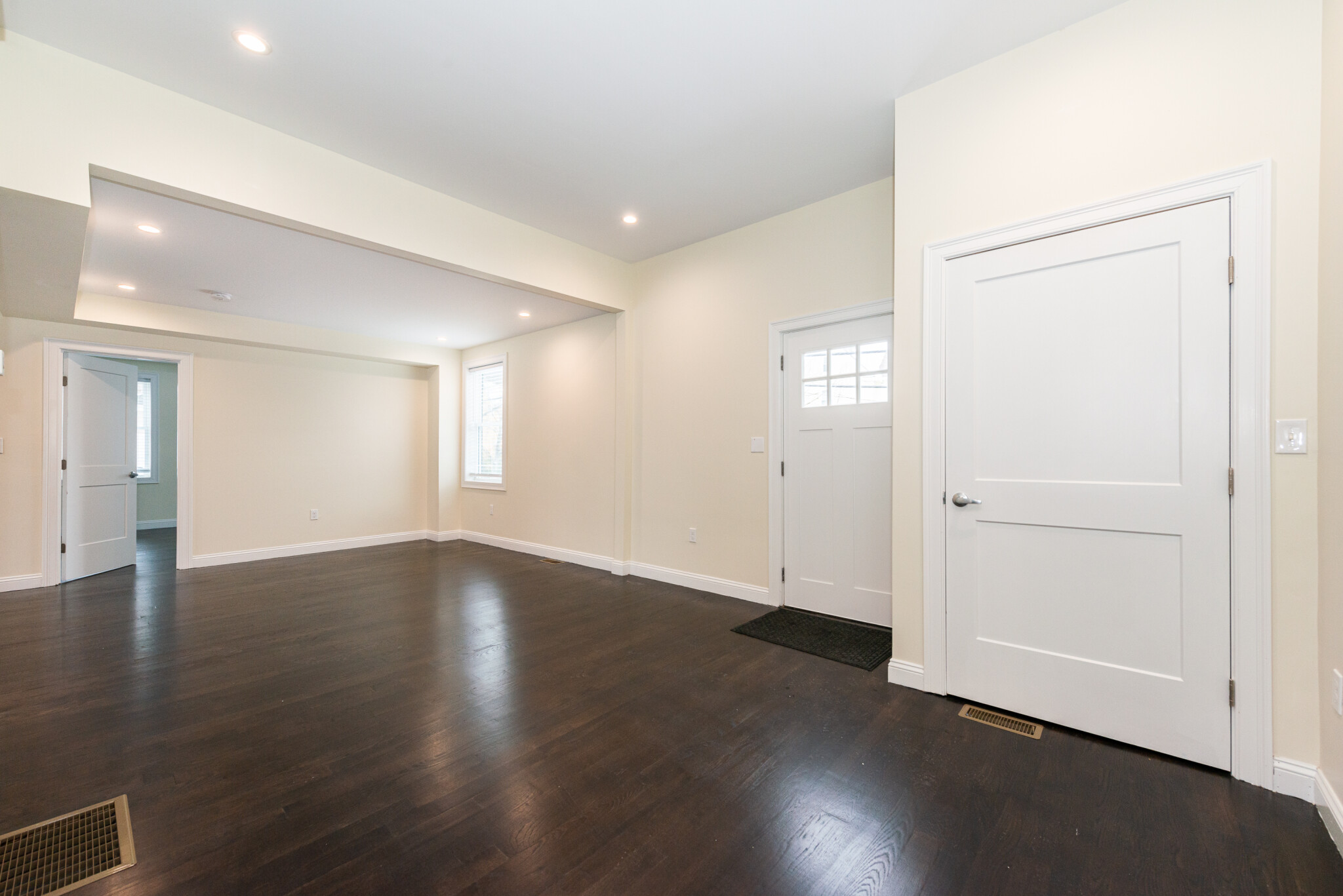 4 bed, 4+ bath apartment for rent at 14 Marion St Unit 2, Medford — photo 13 of 15