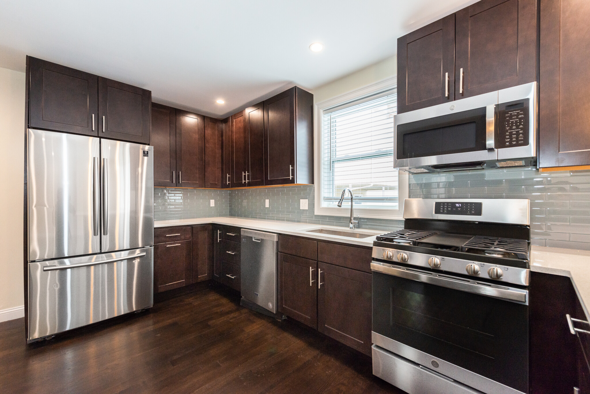 4 bed, 4+ bath apartment for rent at 14 Marion St Unit 2, Medford — photo 2 of 15