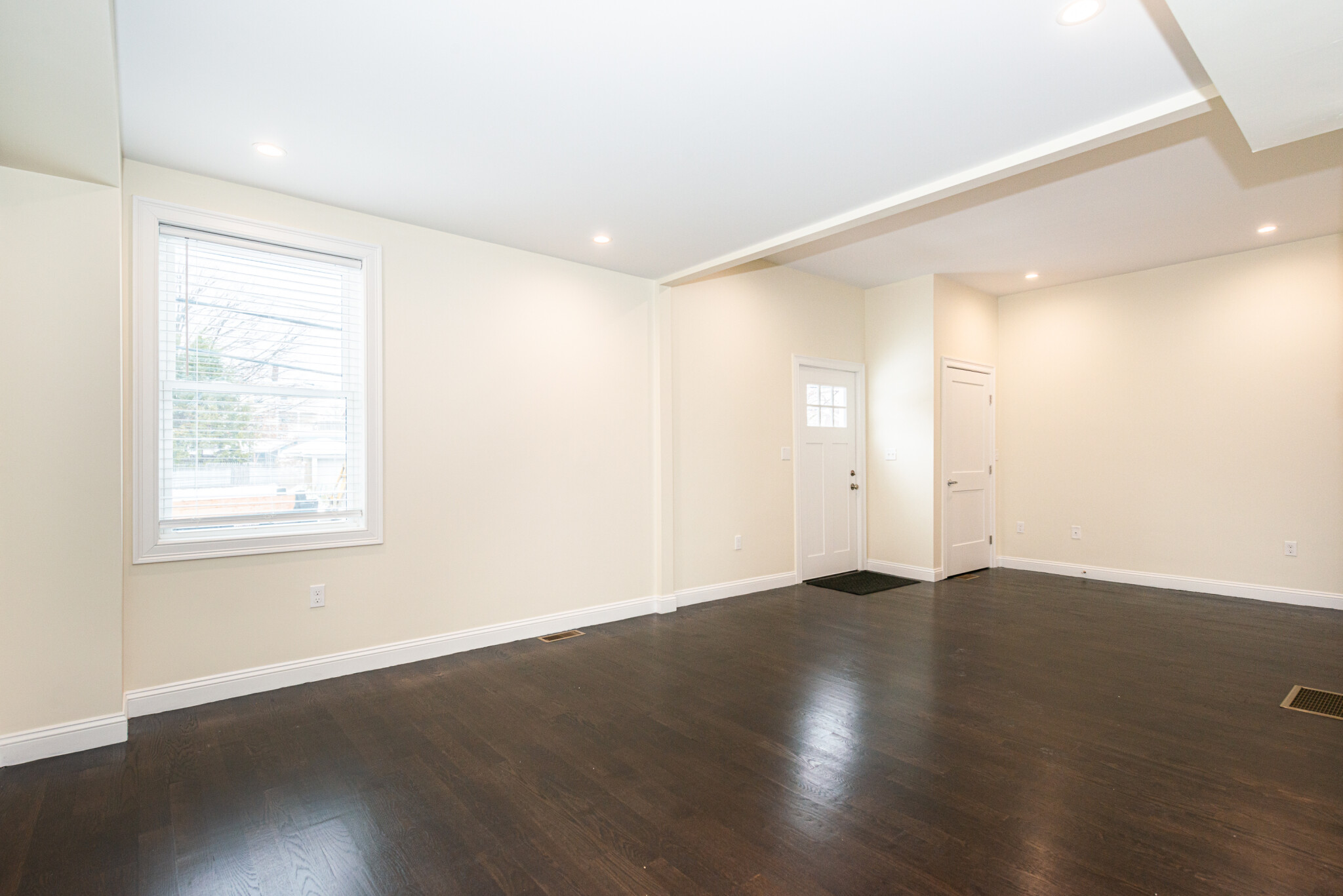 4 bed, 4+ bath apartment for rent at 14 Marion St Unit 2, Medford — photo 12 of 15
