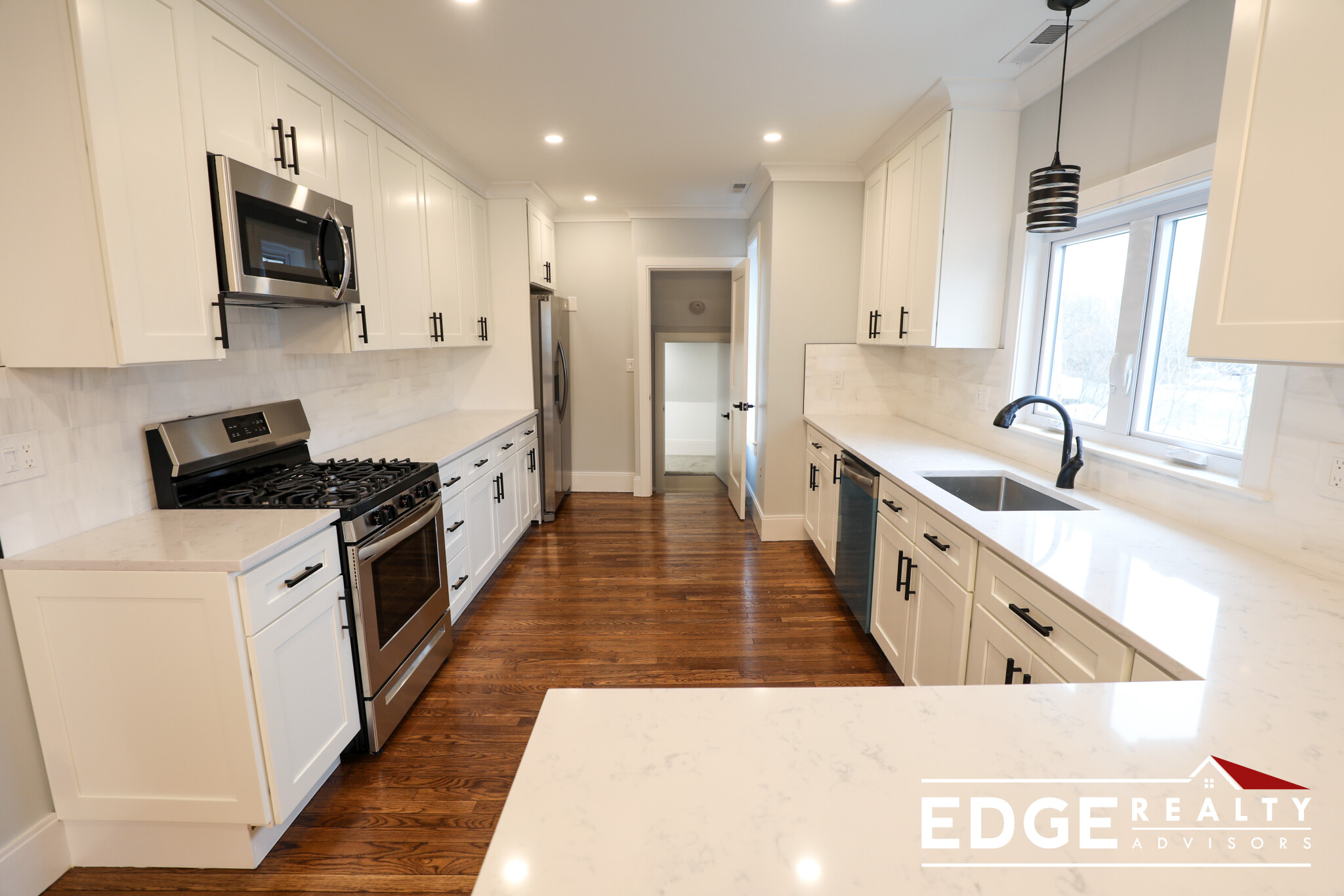 4 bed, 3 bath apartment for rent at 66 Calvary St, Waltham — photo 3 of 16