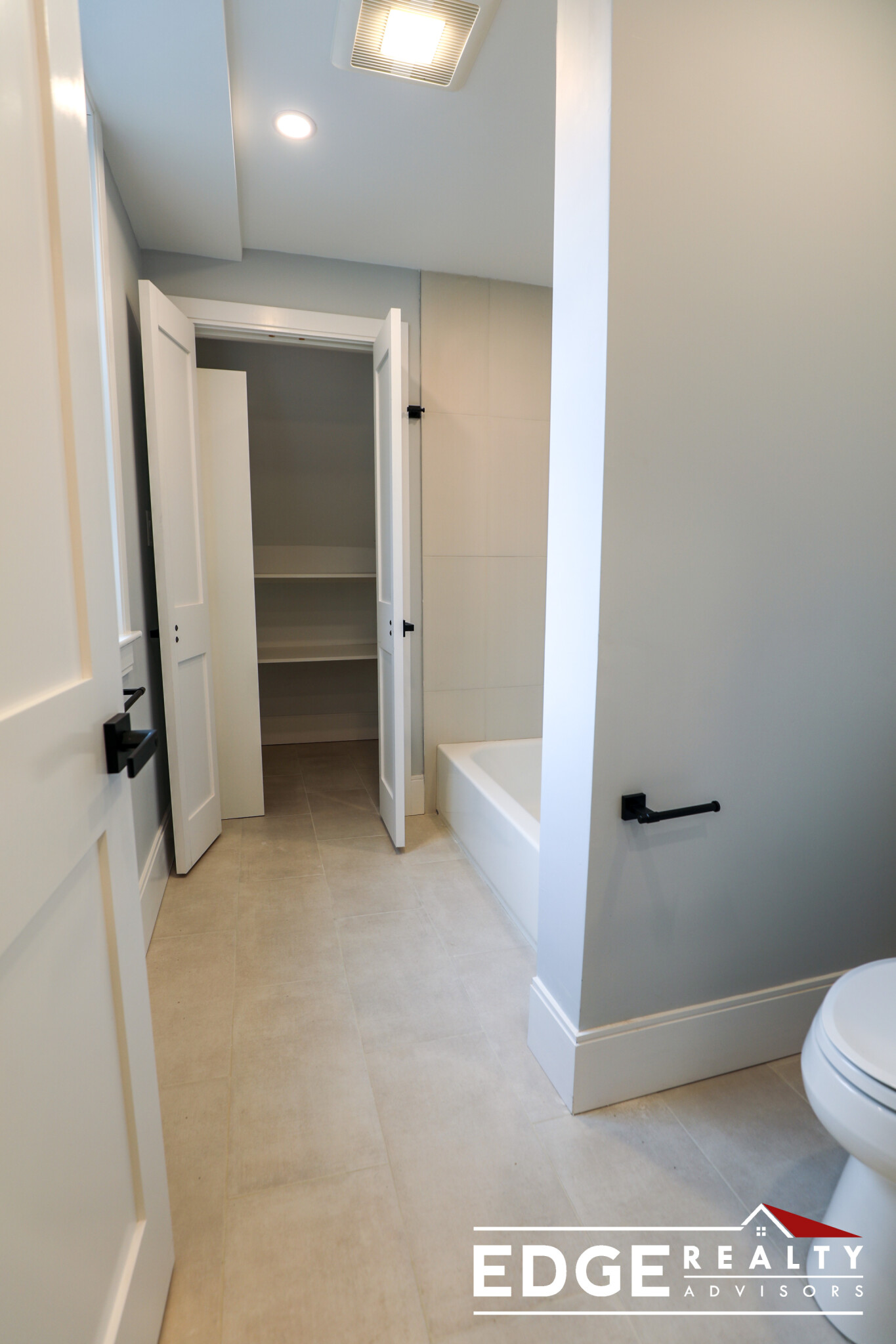 4 bed, 3 bath apartment for rent at 66 Calvary St, Waltham — photo 8 of 16