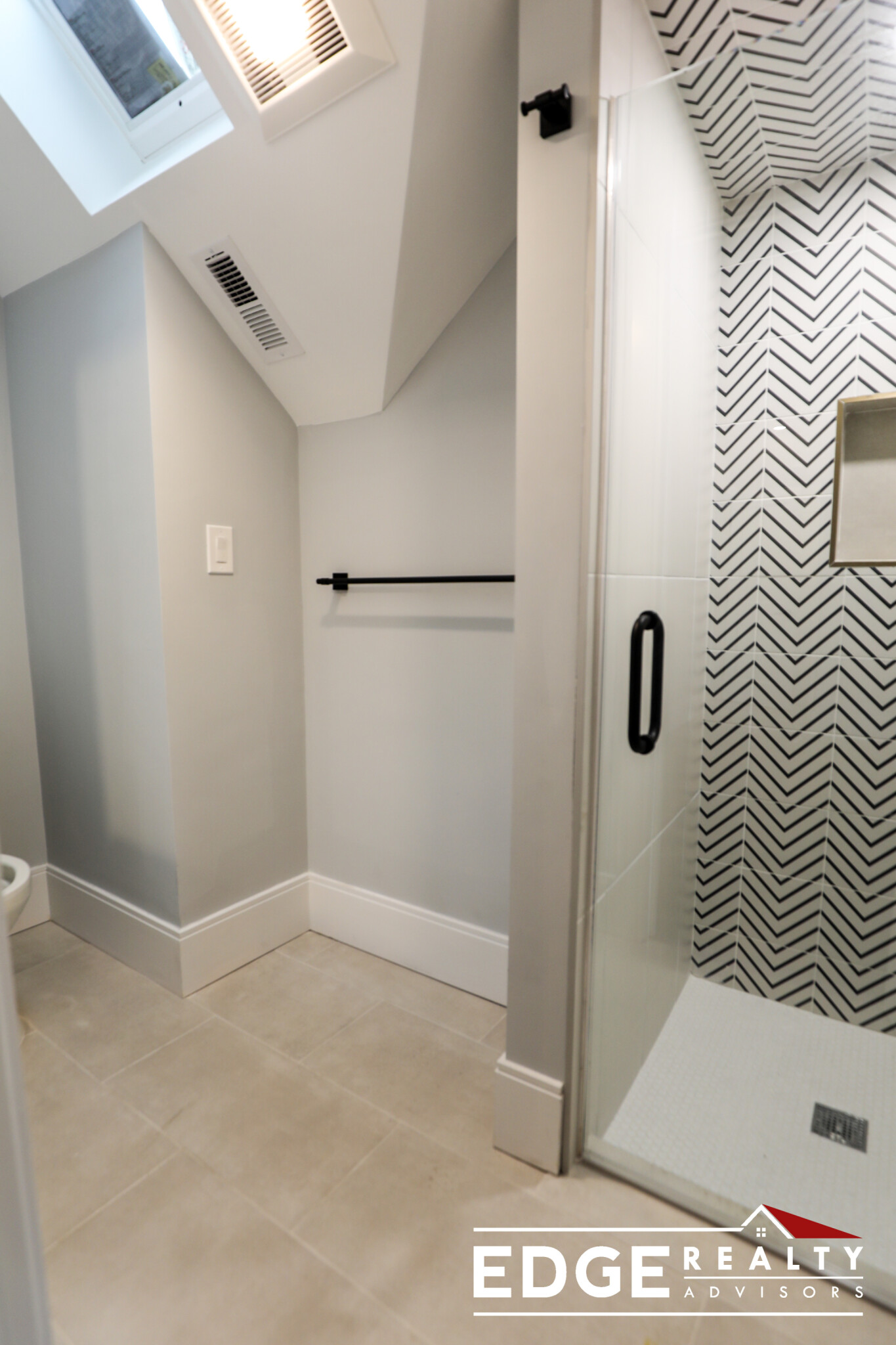 4 bed, 3 bath apartment for rent at 66 Calvary St, Waltham — photo 15 of 16
